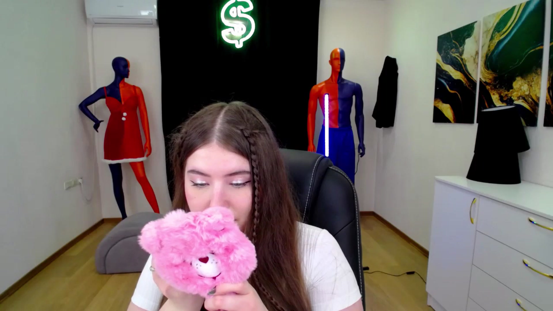 Gallery image thumbnail from AdmireMyEyes's myfreecams stream on, 01/18/2025, 19:44 image 5 of 20