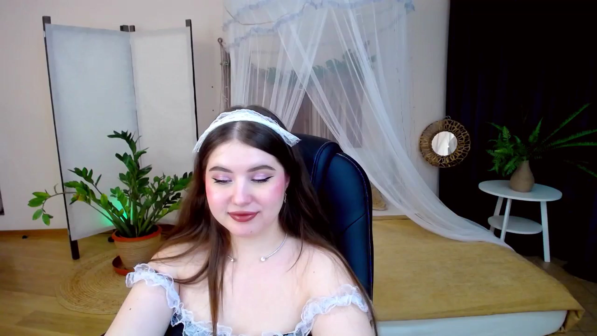 Gallery image thumbnail from AdmireMyEyes's myfreecams stream on, 01/19/2025, 23:44 image 10 of 20