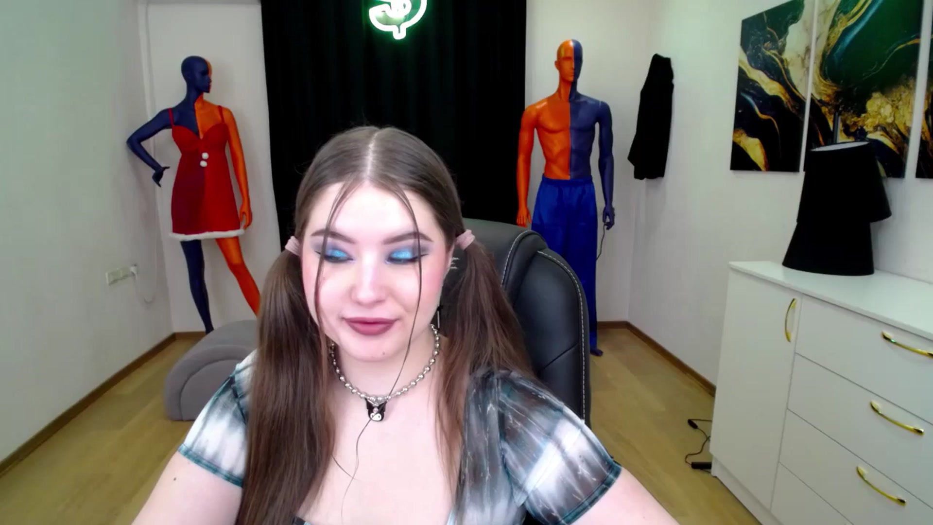 Gallery image thumbnail from AdmireMyEyes's myfreecams stream on, 01/20/2025, 19:21 image 8 of 20