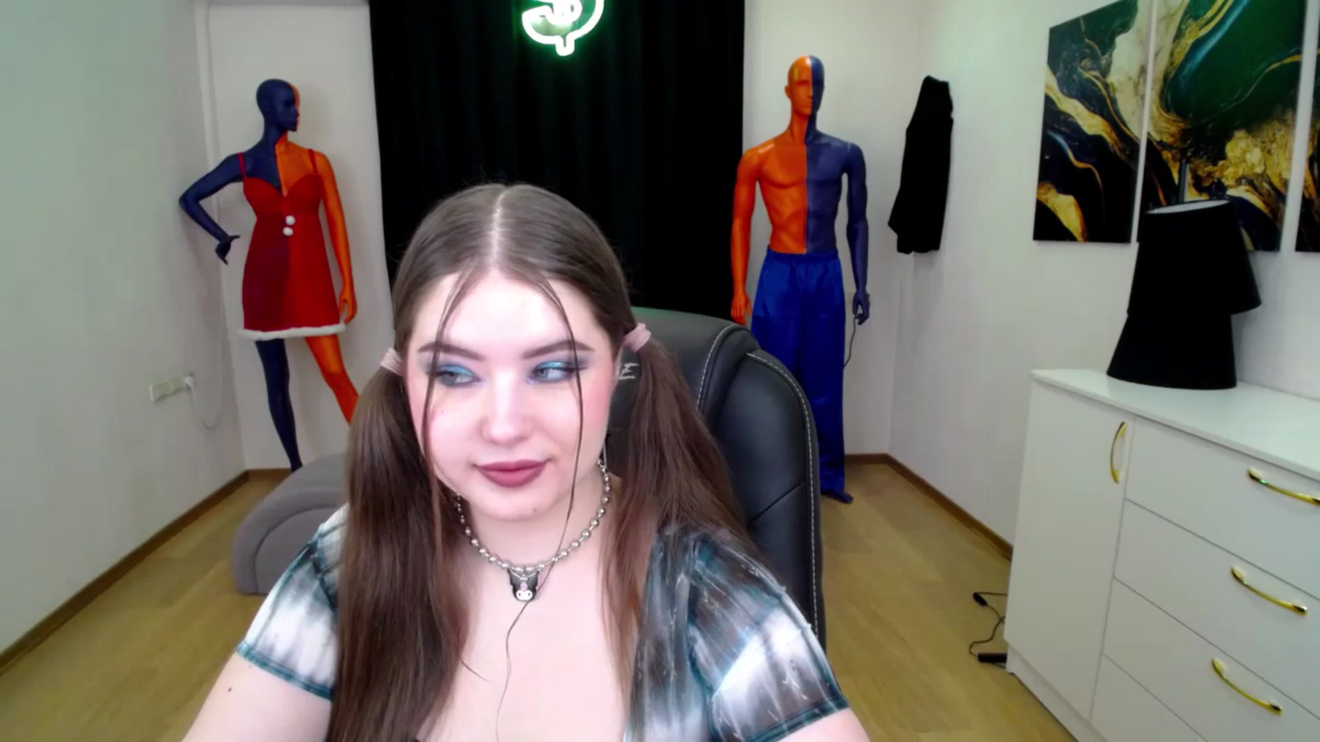 Gallery image thumbnail from AdmireMyEyes's myfreecams stream on, 01/20/2025, 19:21 image 10 of 20