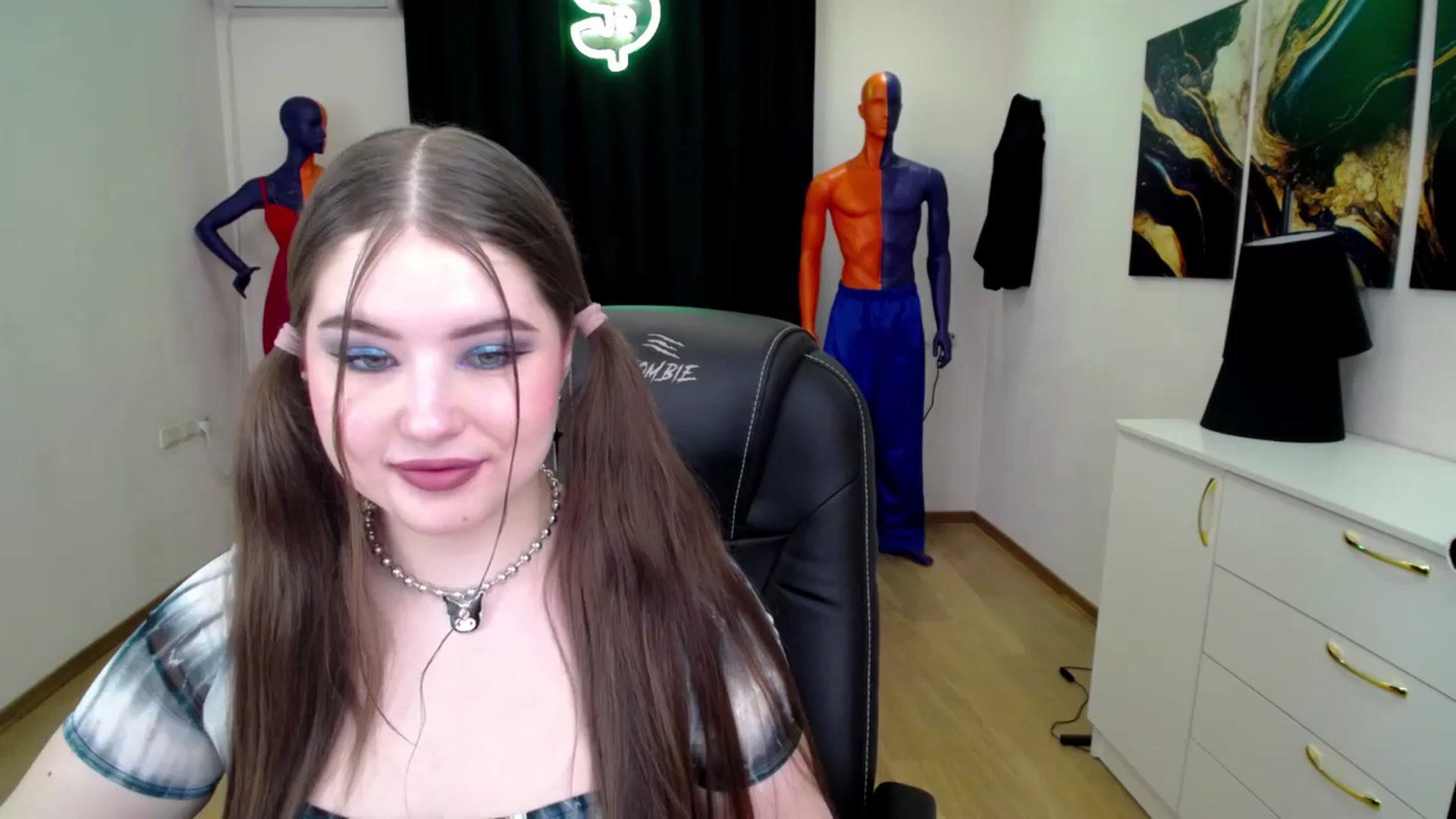 Gallery image thumbnail from AdmireMyEyes's myfreecams stream on, 01/20/2025, 19:47 image 2 of 20