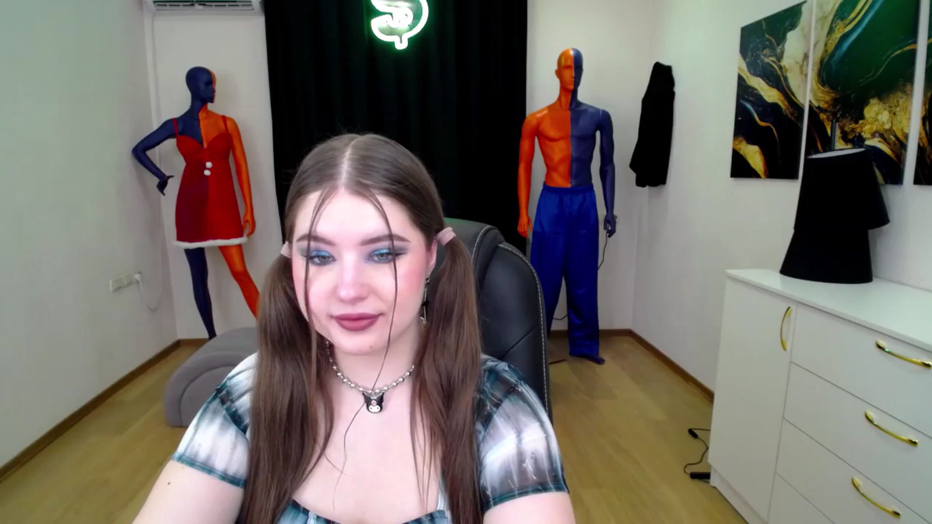 Gallery image thumbnail from AdmireMyEyes's myfreecams stream on, 01/20/2025, 19:47 image 18 of 20