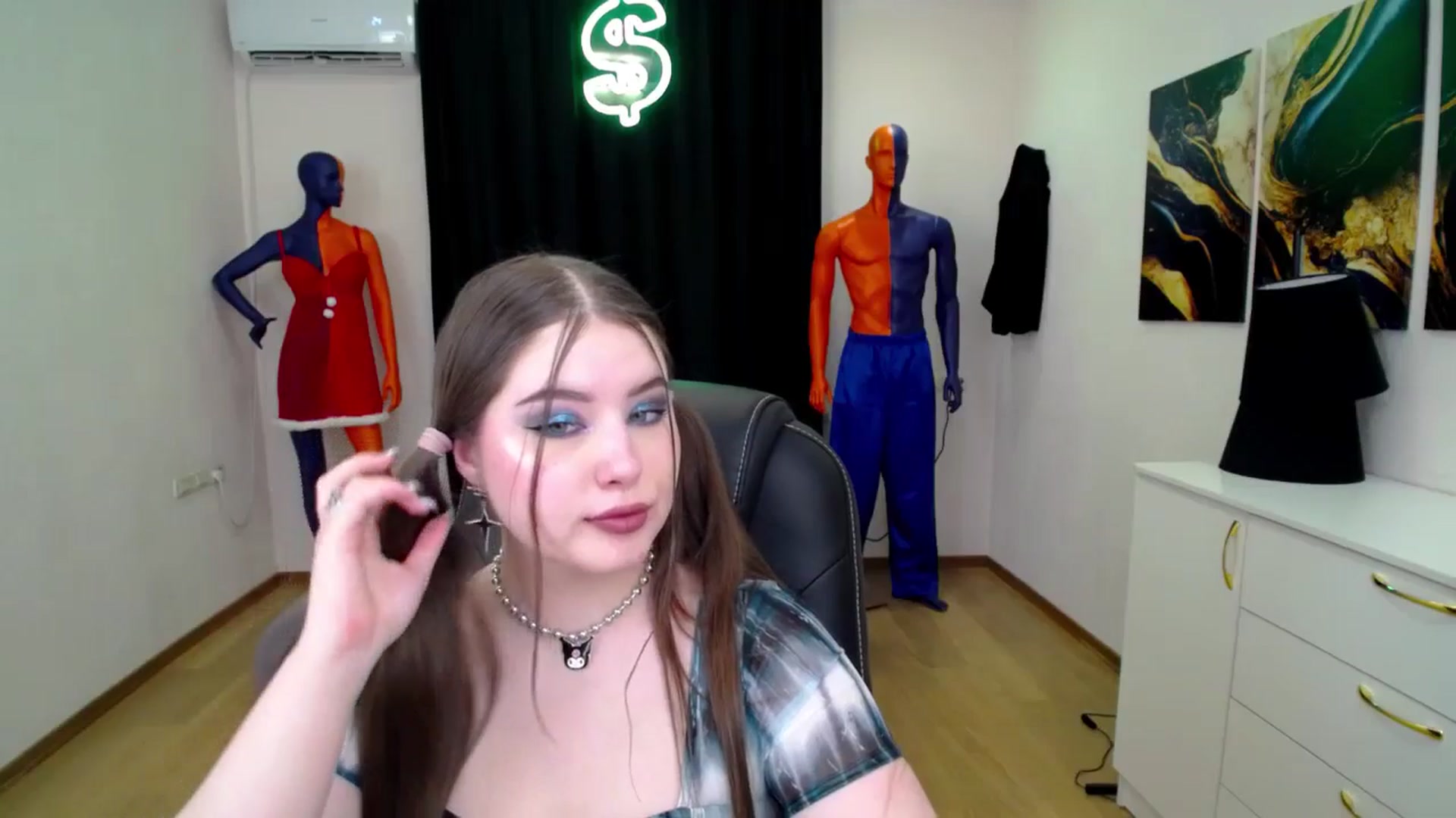 Gallery image thumbnail from AdmireMyEyes's myfreecams stream on, 01/20/2025, 19:47 image 16 of 20