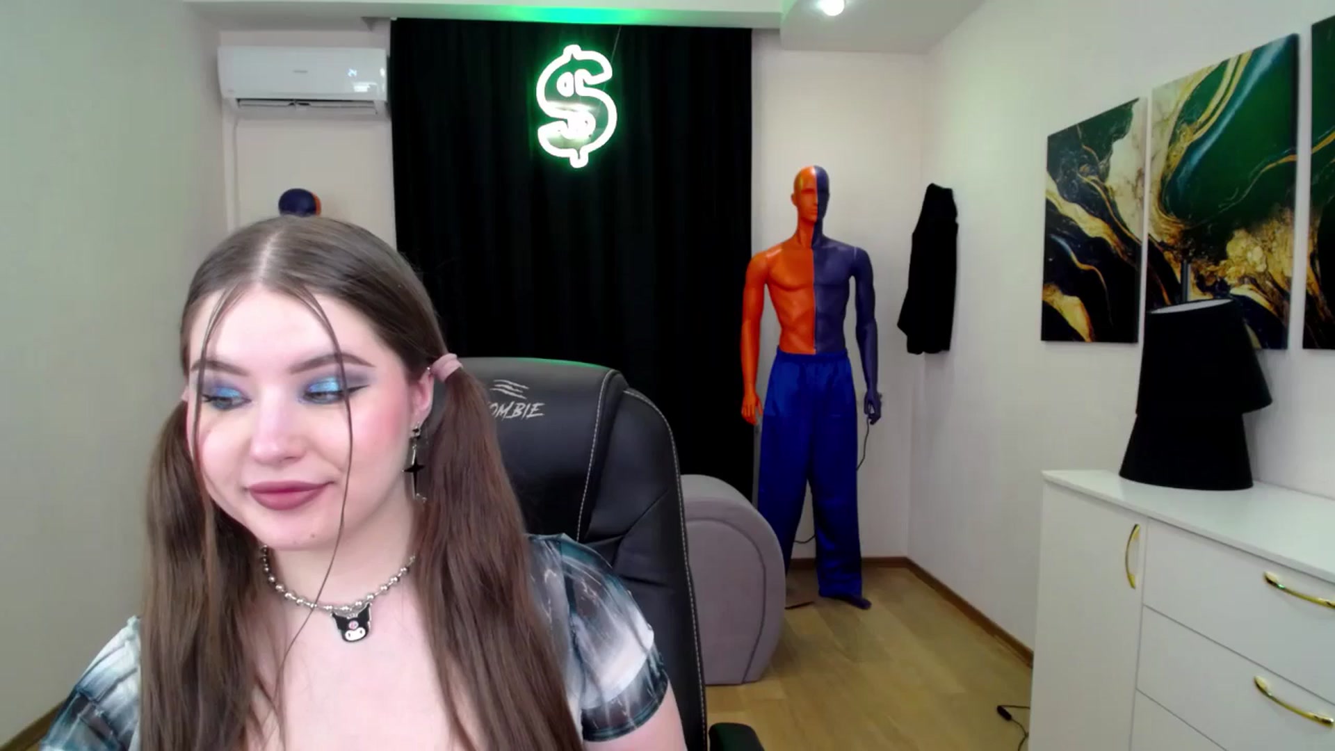 Gallery image thumbnail from AdmireMyEyes's myfreecams stream on, 01/20/2025, 20:42 image 15 of 20