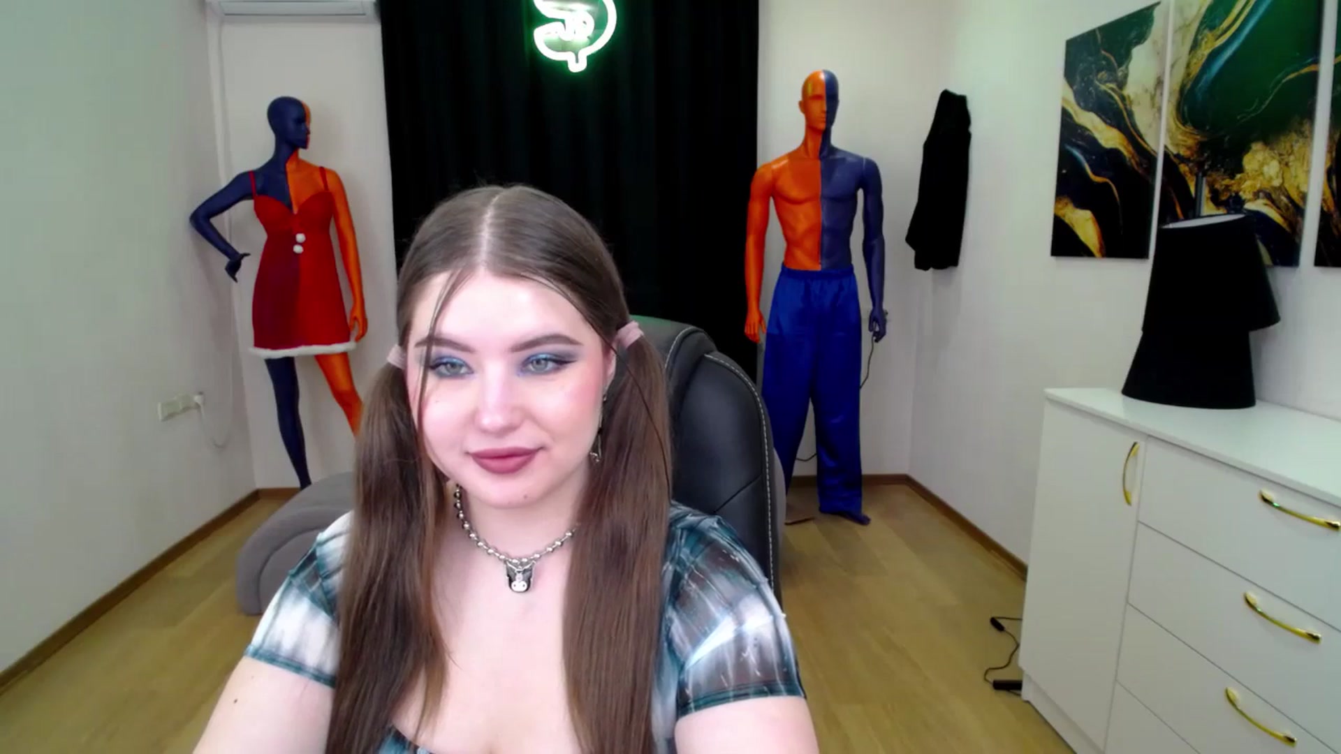 Gallery image thumbnail from AdmireMyEyes's myfreecams stream on, 01/20/2025, 20:42 image 5 of 20