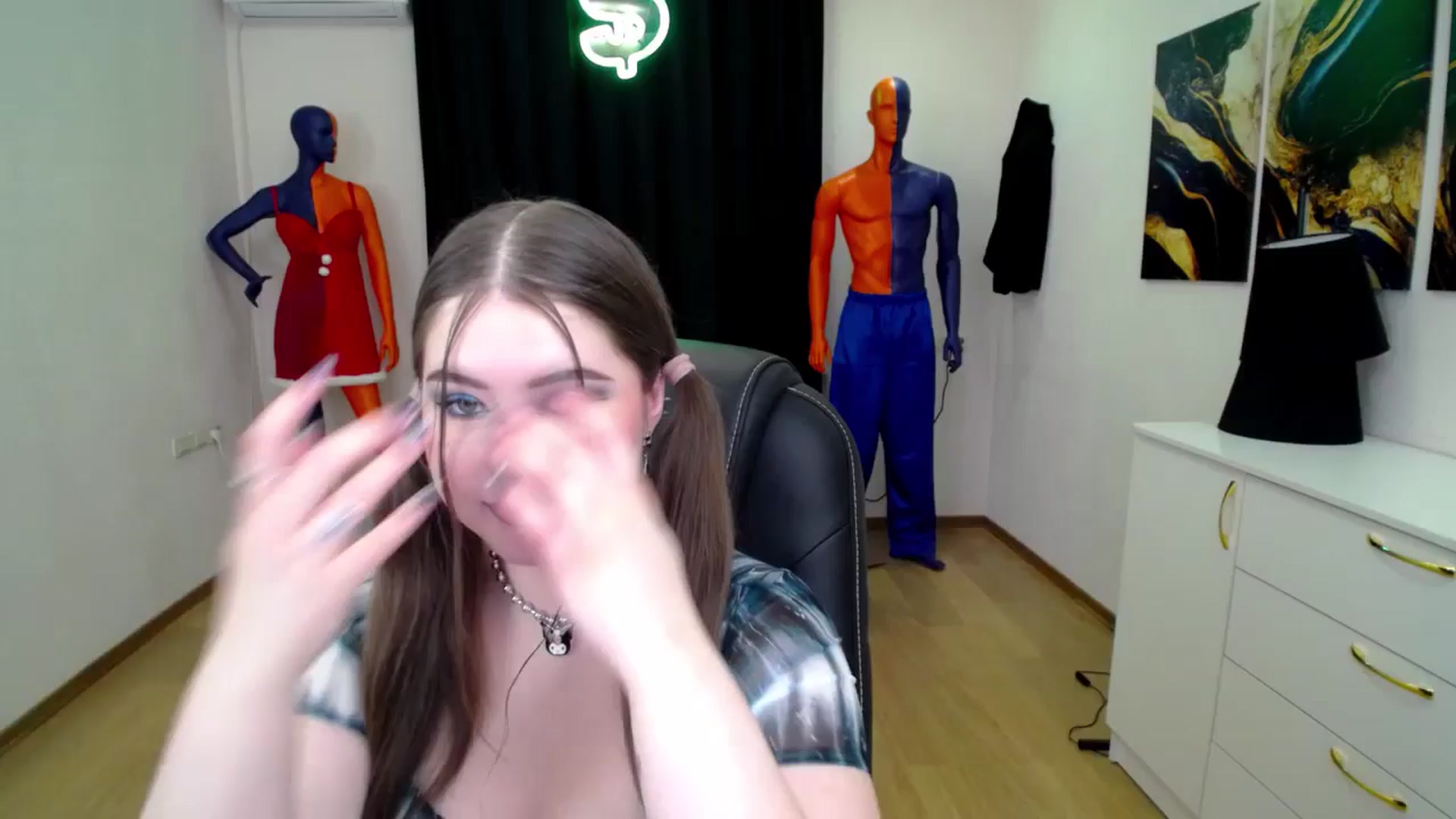 Gallery image thumbnail from AdmireMyEyes's myfreecams stream on, 01/20/2025, 20:42 image 1 of 20