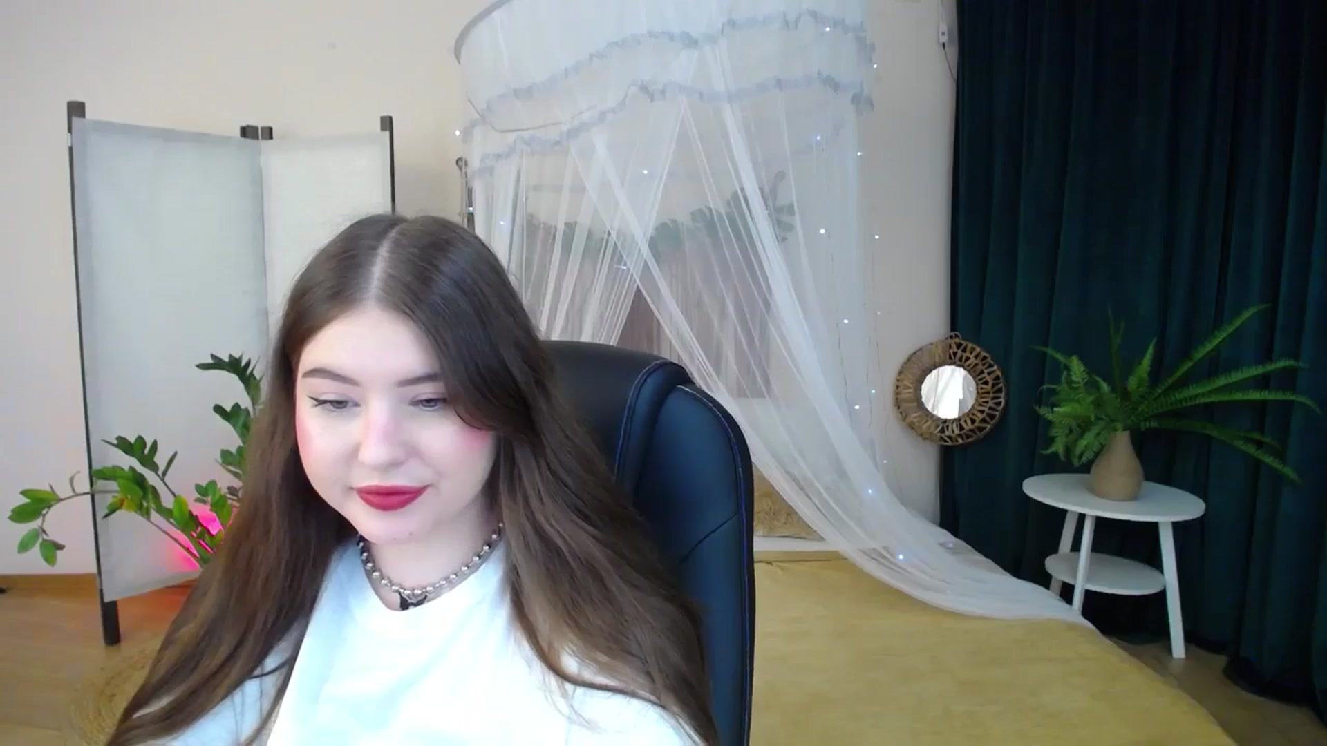 Gallery image thumbnail from AdmireMyEyes's myfreecams stream on, 01/21/2025, 19:00 image 18 of 20
