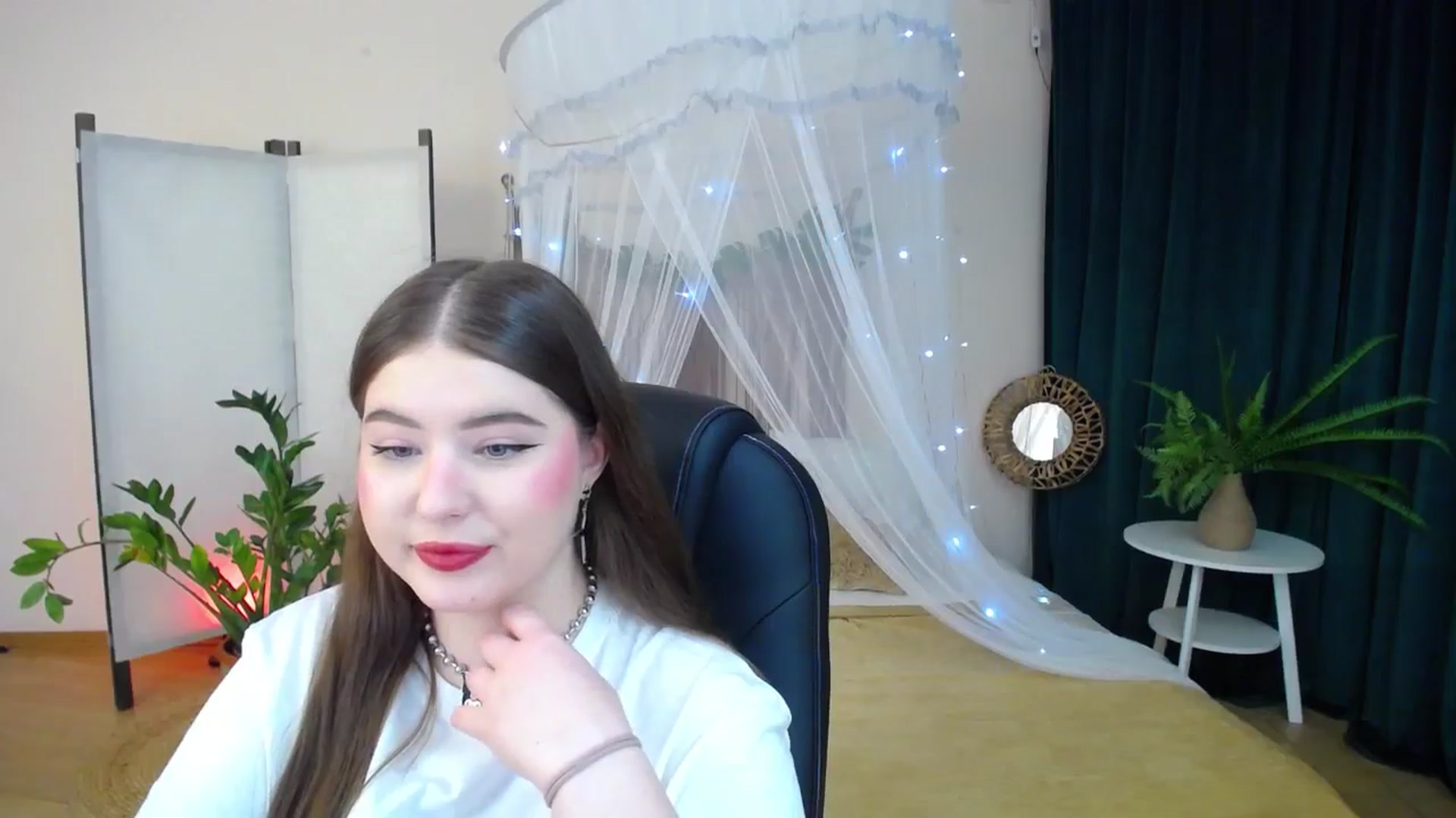Gallery image thumbnail from AdmireMyEyes's myfreecams stream on, 01/21/2025, 19:00 image 3 of 20