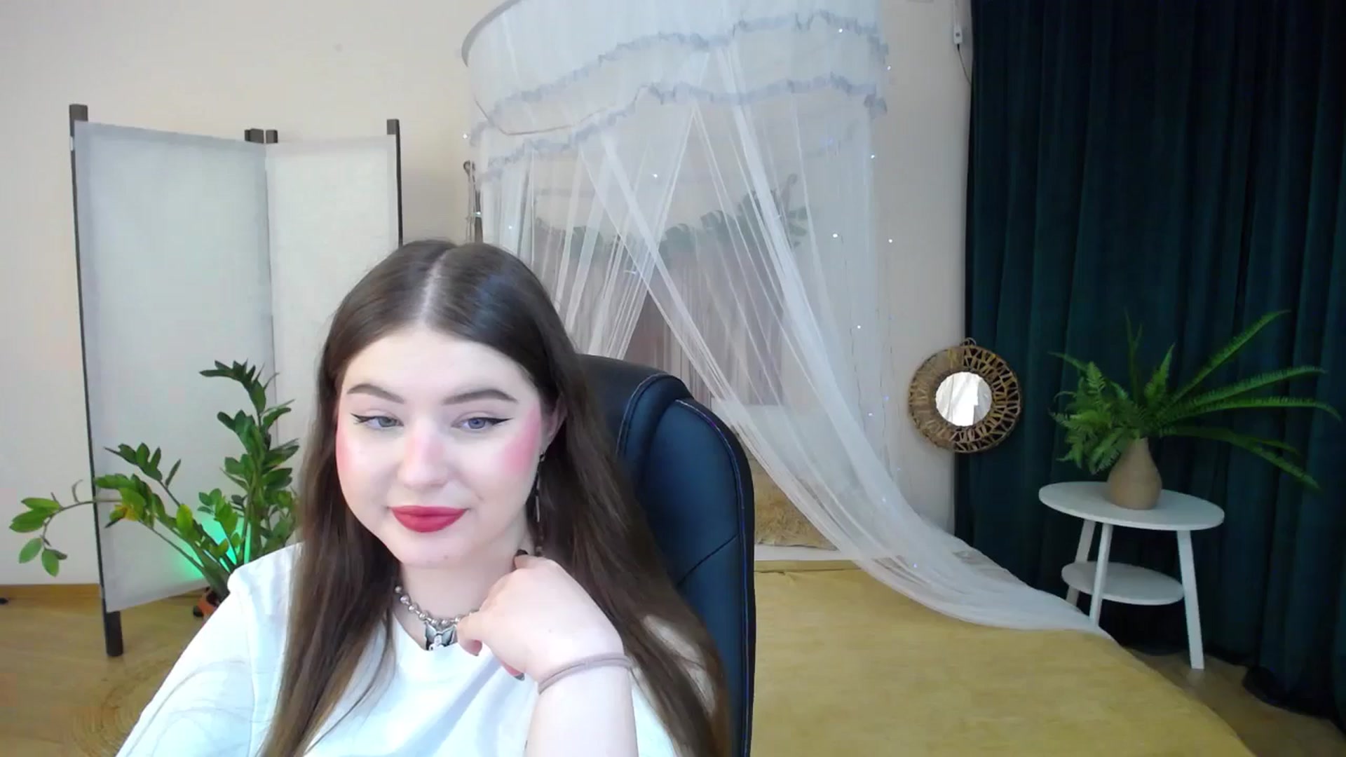 Gallery image thumbnail from AdmireMyEyes's myfreecams stream on, 01/21/2025, 19:00 image 6 of 20