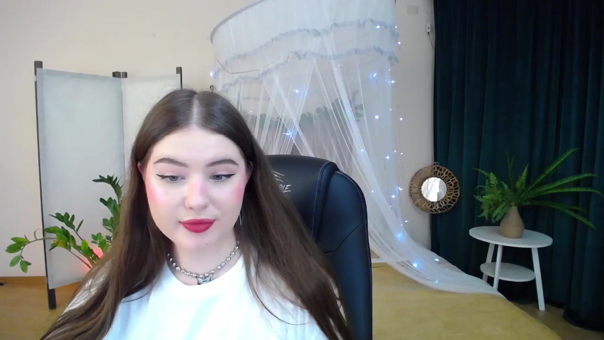 Gallery image thumbnail from AdmireMyEyes's myfreecams stream on, 01/21/2025, 19:46 image 11 of 20