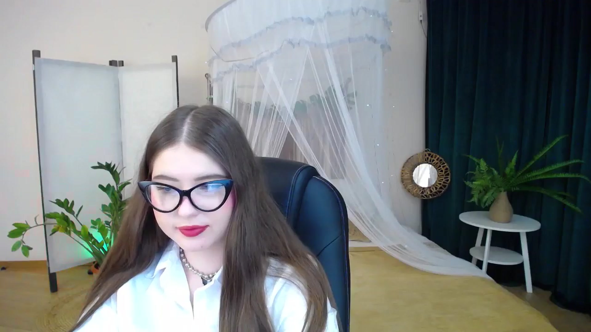 Gallery image thumbnail from AdmireMyEyes's myfreecams stream on, 01/21/2025, 20:17 image 5 of 20