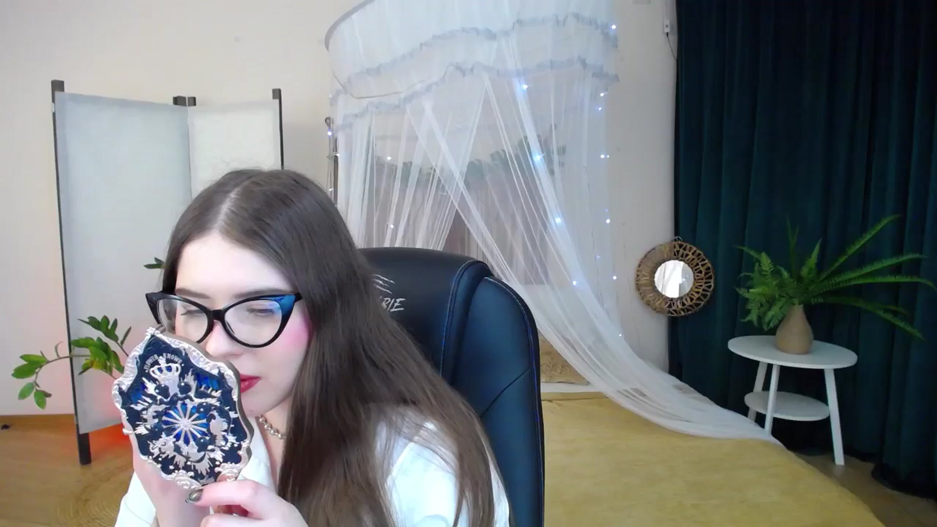 Gallery image thumbnail from AdmireMyEyes's myfreecams stream on, 01/21/2025, 20:17 image 1 of 20