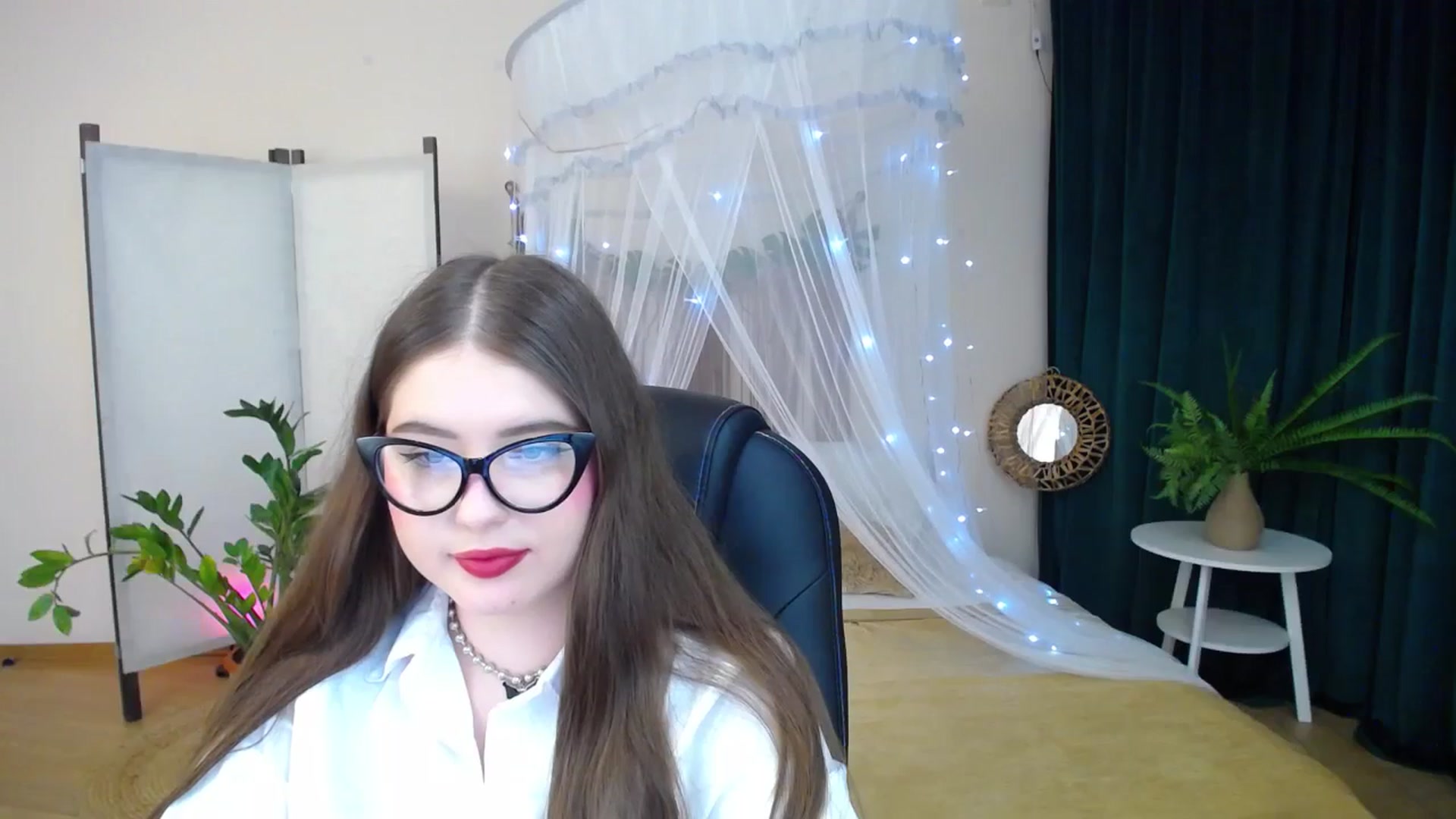 Gallery image thumbnail from AdmireMyEyes's myfreecams stream on, 01/21/2025, 20:17 image 3 of 20