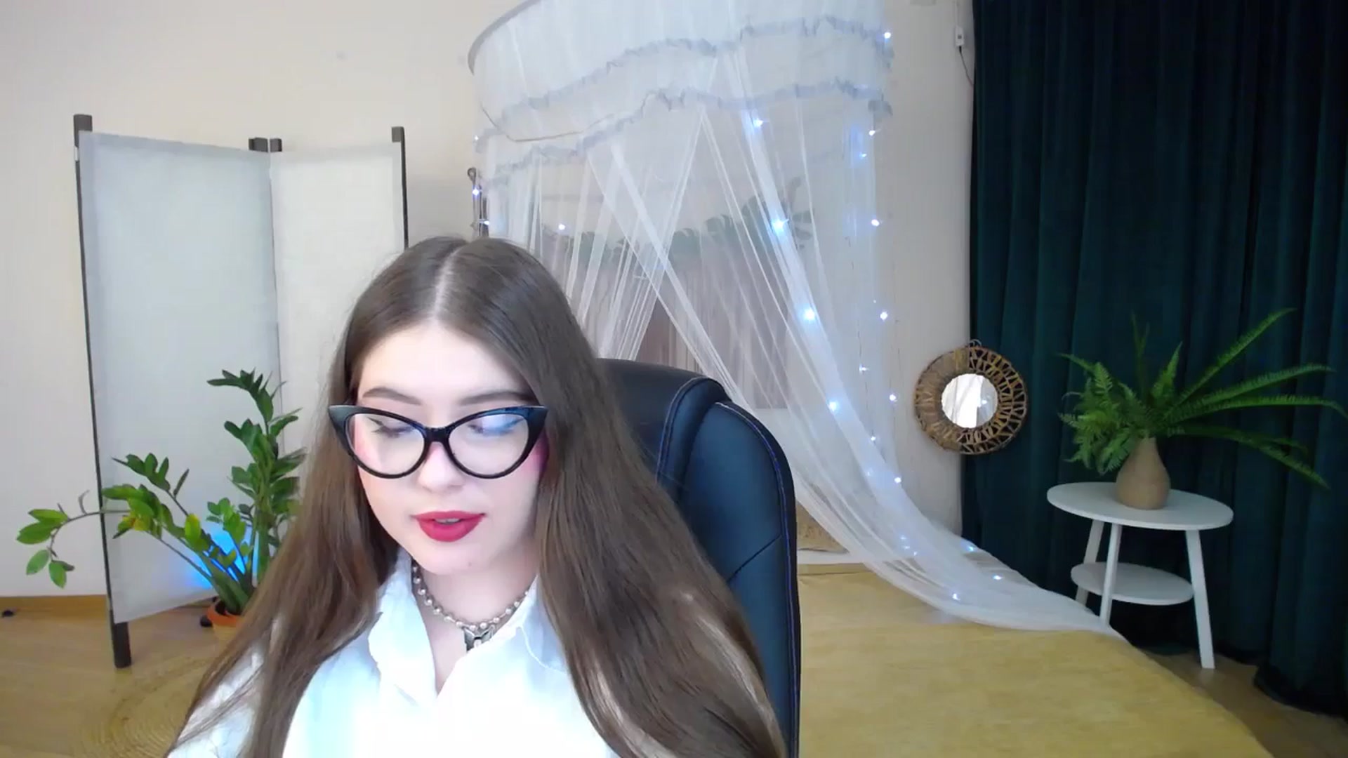 Gallery image thumbnail from AdmireMyEyes's myfreecams stream on, 01/21/2025, 20:17 image 10 of 20