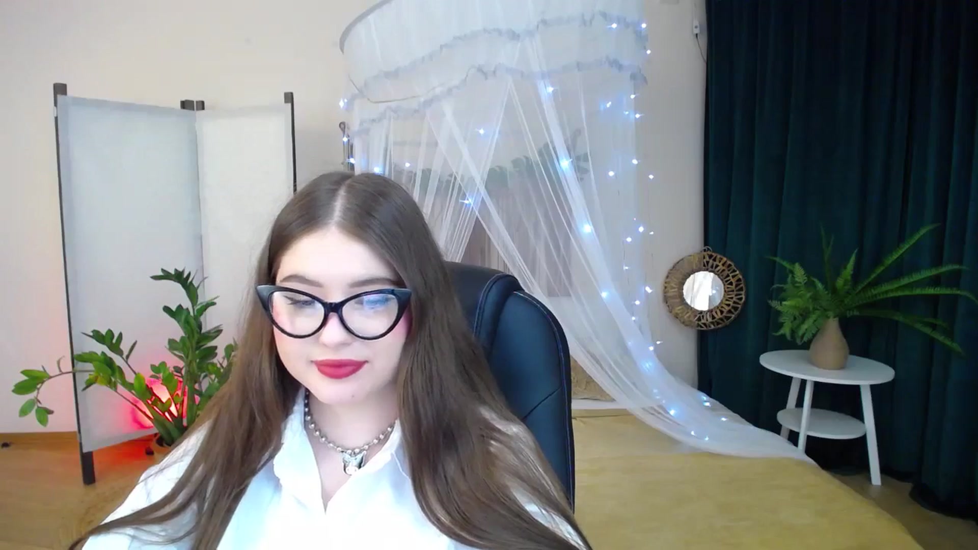 Gallery image thumbnail from AdmireMyEyes's myfreecams stream on, 01/21/2025, 20:17 image 14 of 20