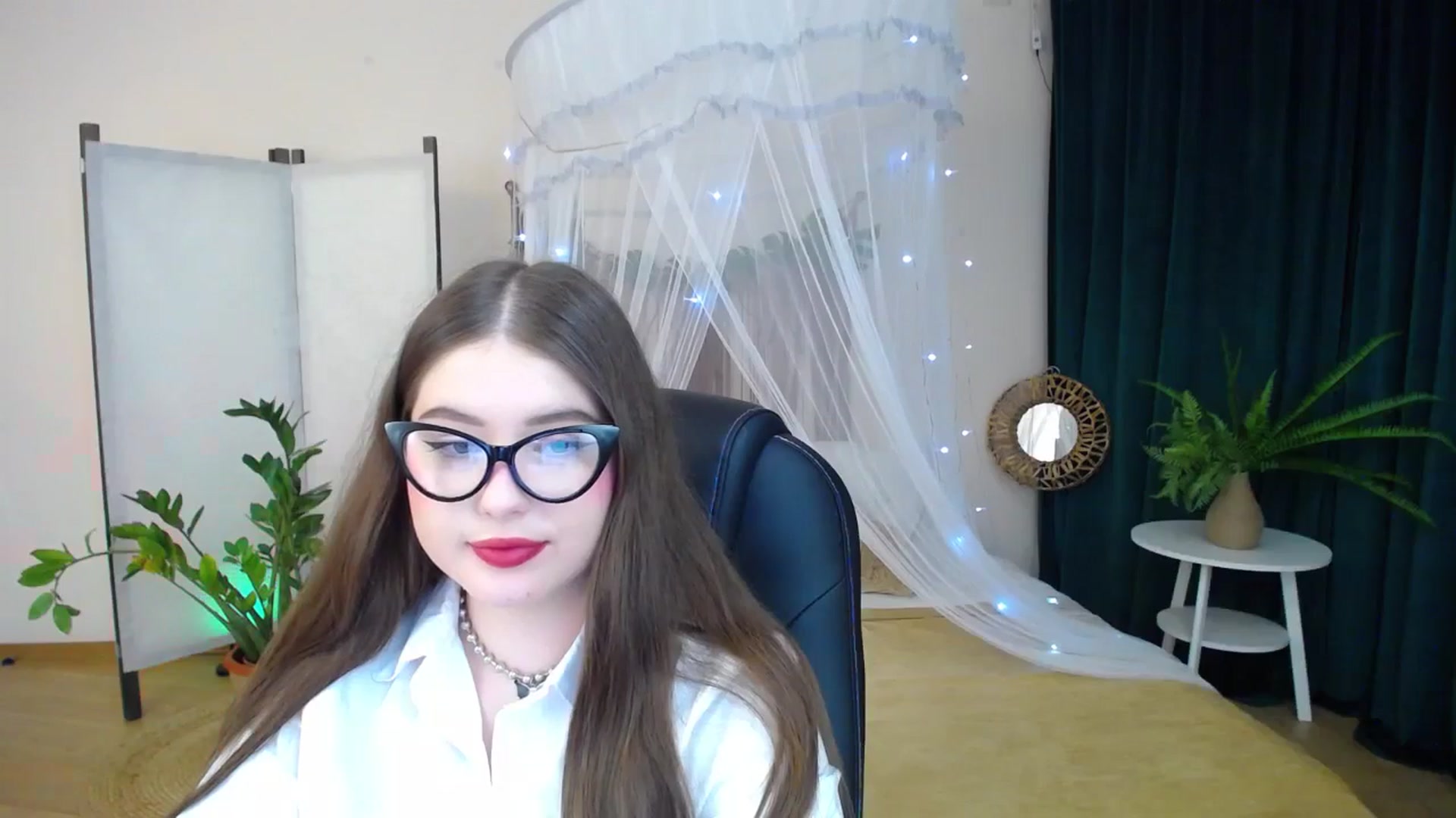 Gallery image thumbnail from AdmireMyEyes's myfreecams stream on, 01/21/2025, 20:17 image 4 of 20