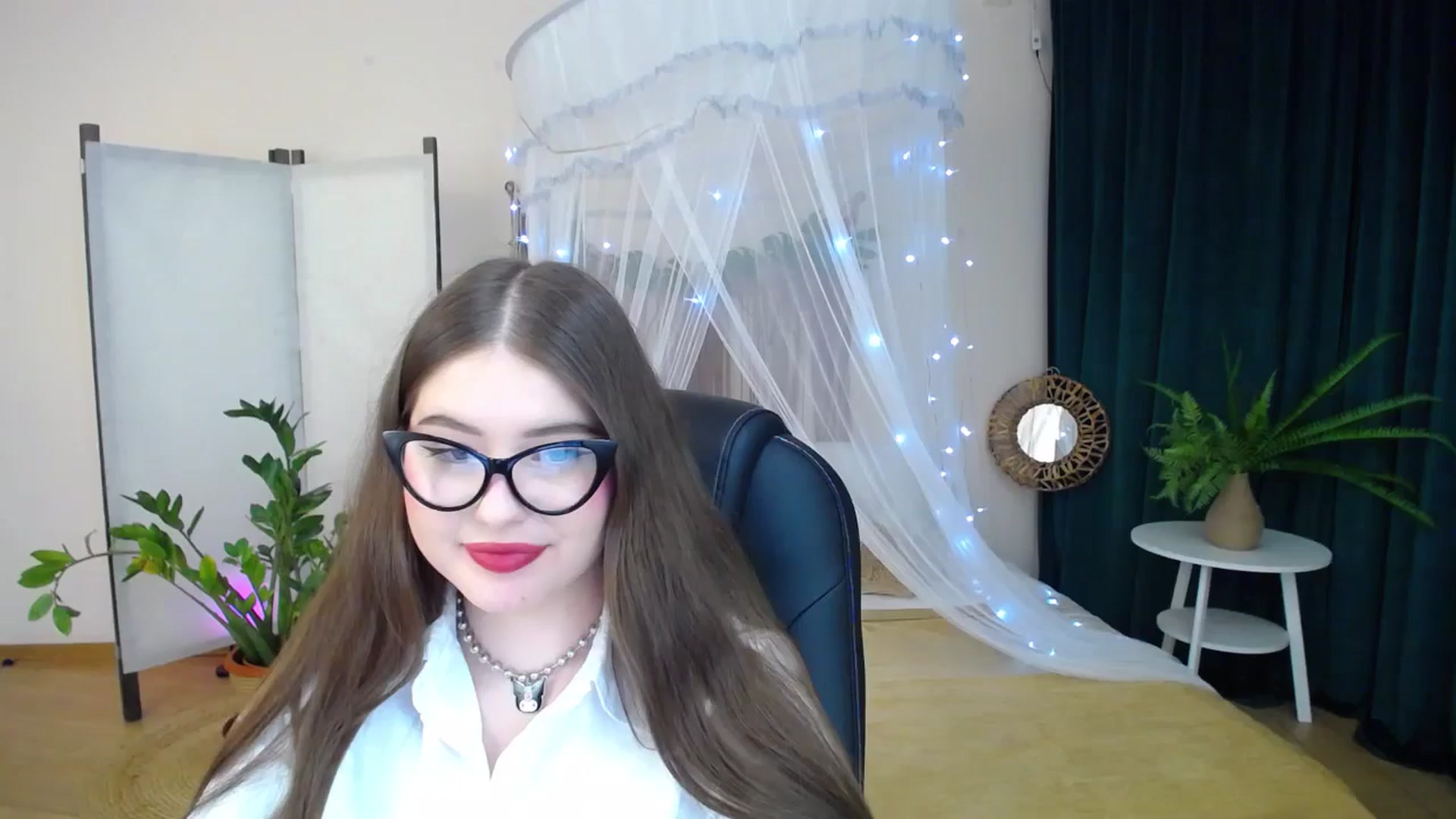 Gallery image thumbnail from AdmireMyEyes's myfreecams stream on, 01/21/2025, 20:17 image 13 of 20