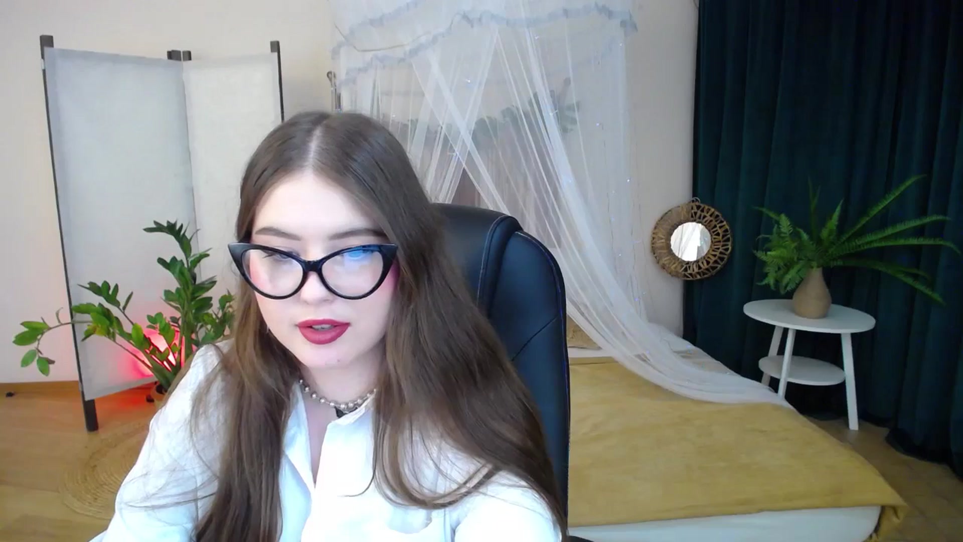 Gallery image thumbnail from AdmireMyEyes's myfreecams stream on, 01/21/2025, 23:47 image 10 of 20