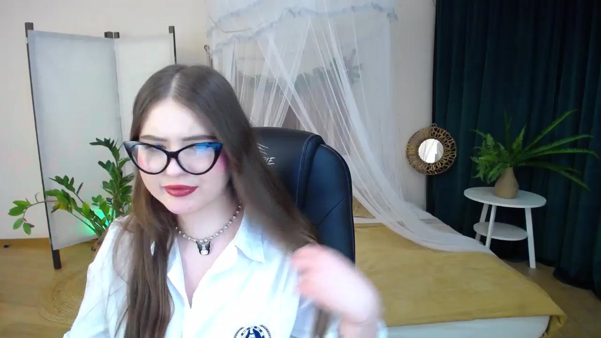 Gallery image thumbnail from AdmireMyEyes's myfreecams stream on, 01/21/2025, 23:47 image 11 of 20