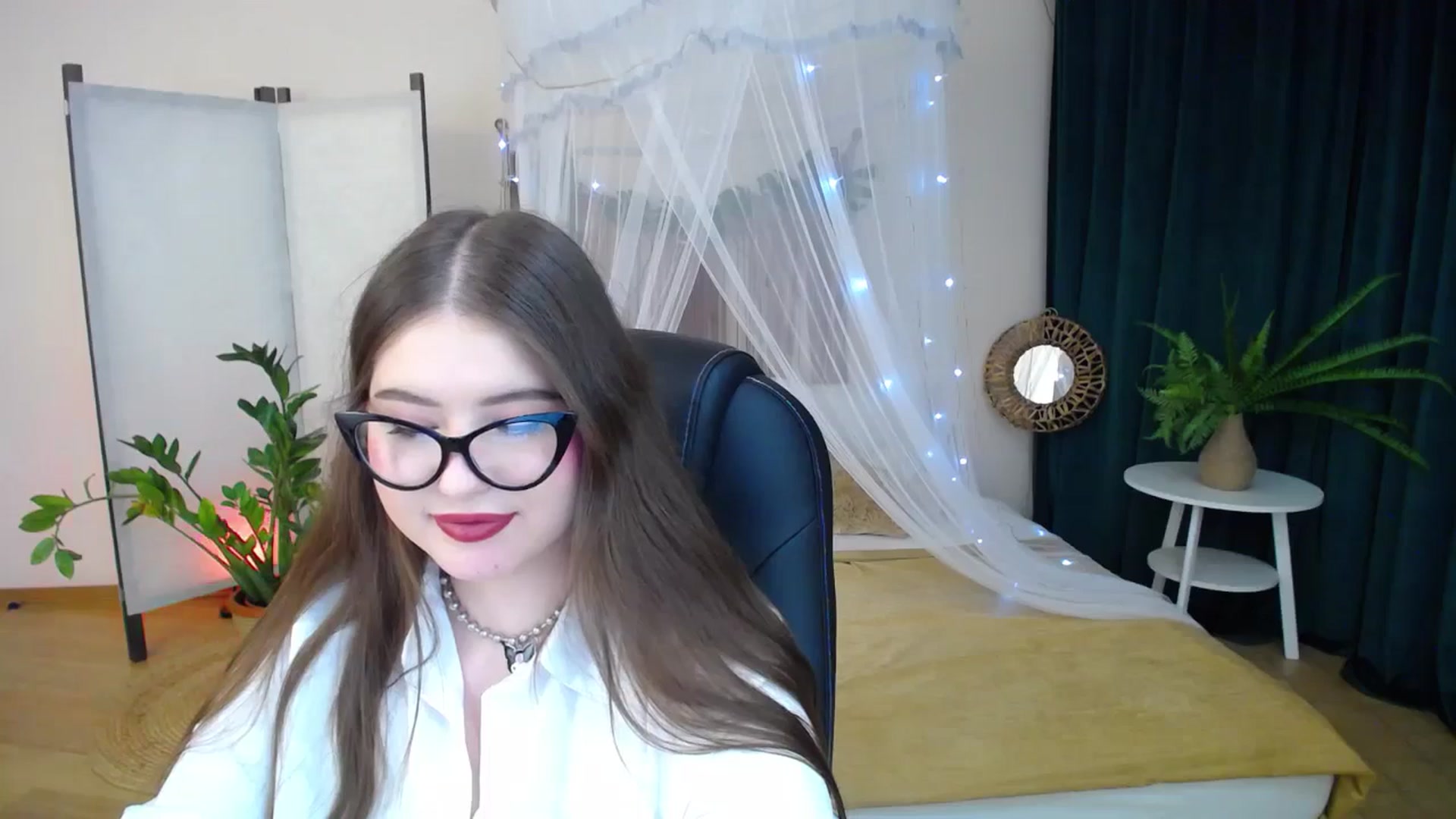 Gallery image thumbnail from AdmireMyEyes's myfreecams stream on, 01/22/2025, 24:20 image 3 of 20
