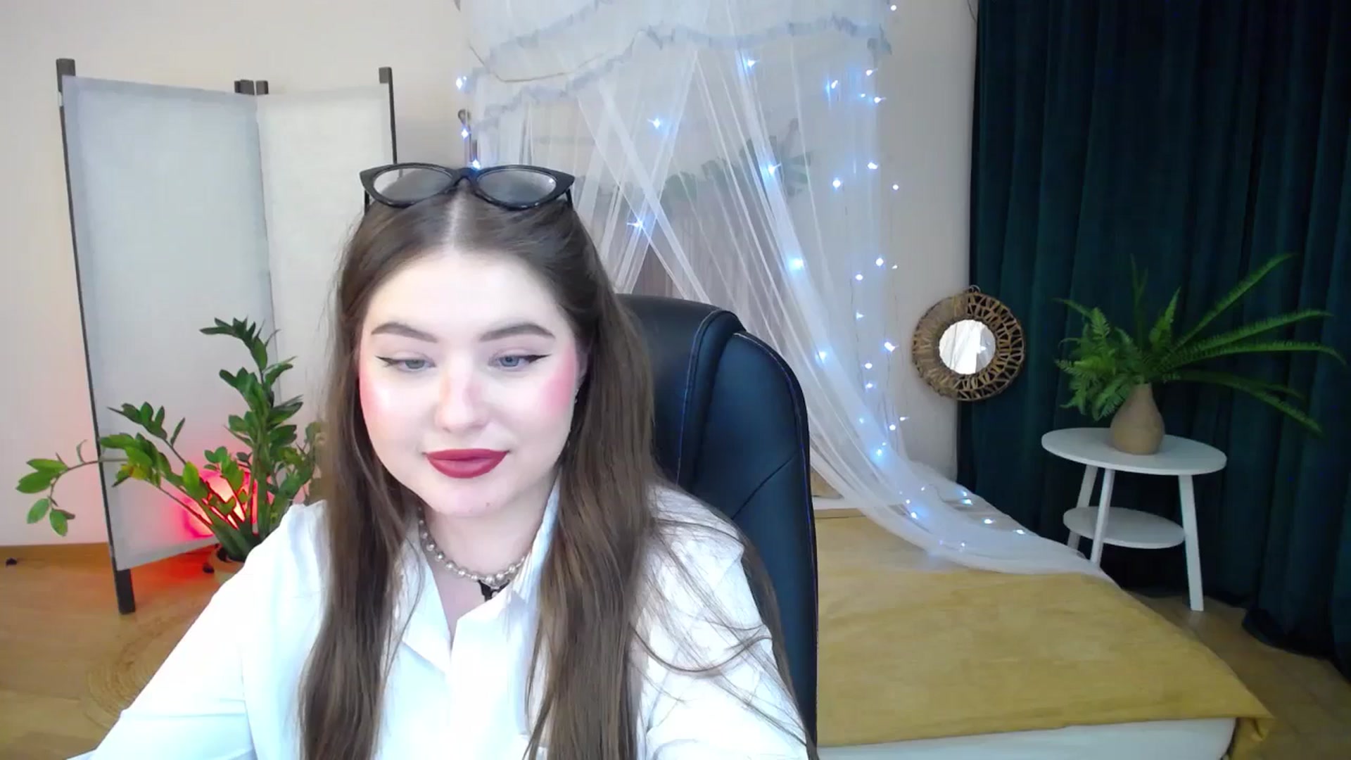 Gallery image thumbnail from AdmireMyEyes's myfreecams stream on, 01/22/2025, 24:20 image 12 of 20