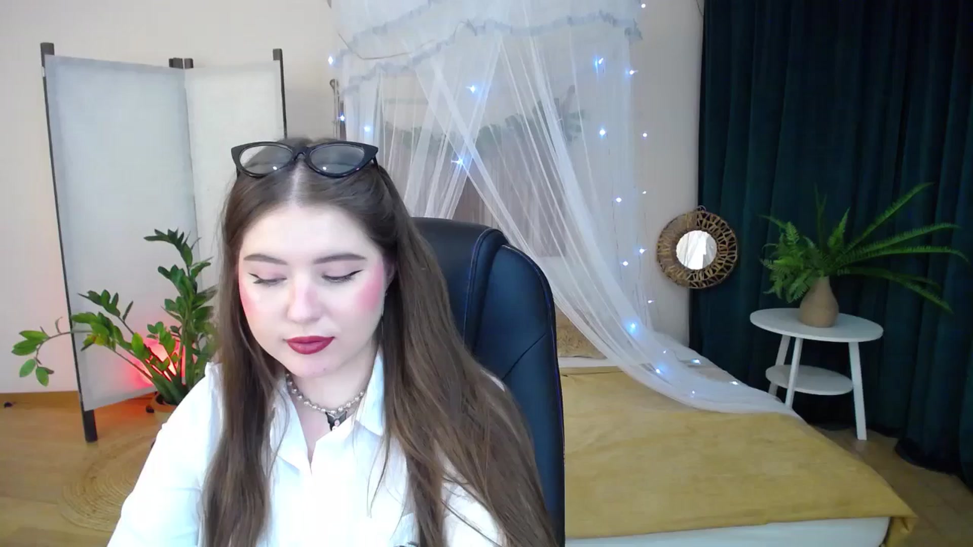 Gallery image thumbnail from AdmireMyEyes's myfreecams stream on, 01/22/2025, 24:20 image 16 of 20