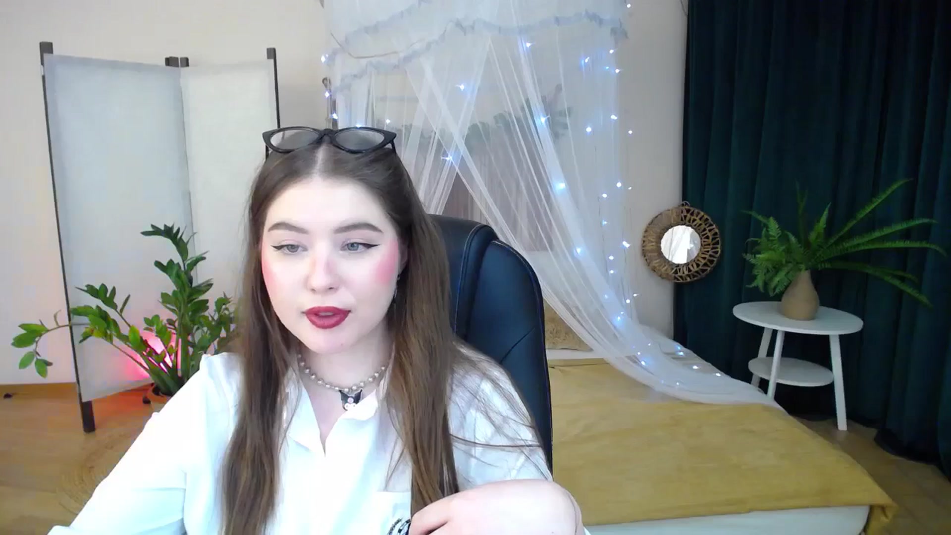 Gallery image thumbnail from AdmireMyEyes's myfreecams stream on, 01/22/2025, 24:20 image 13 of 20