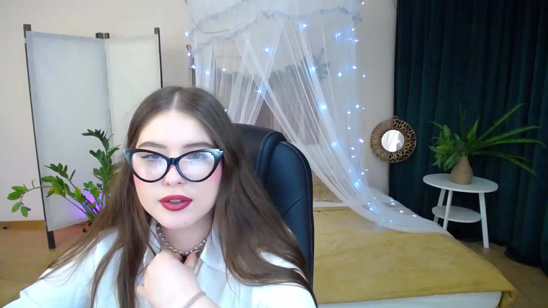 Gallery image thumbnail from AdmireMyEyes's myfreecams stream on, 01/22/2025, 24:20 image 4 of 20