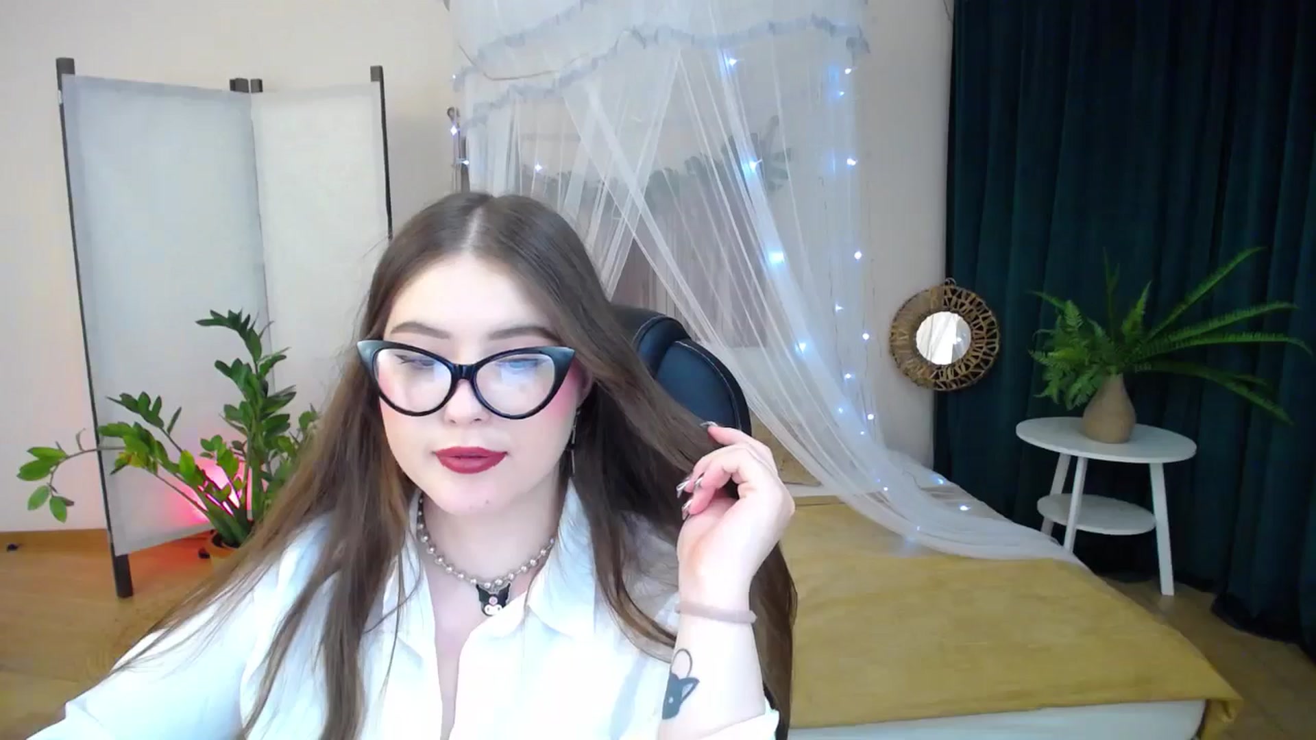 Gallery image thumbnail from AdmireMyEyes's myfreecams stream on, 01/22/2025, 24:20 image 8 of 20