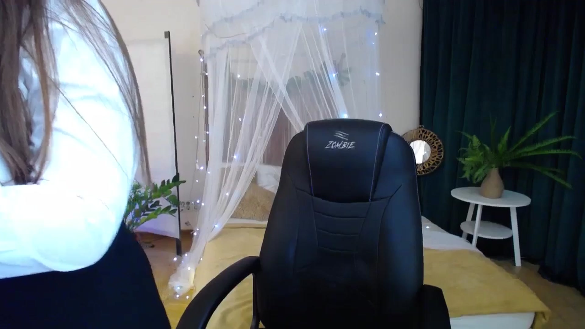 Gallery image thumbnail from AdmireMyEyes's myfreecams stream on, 01/22/2025, 24:20 image 11 of 20