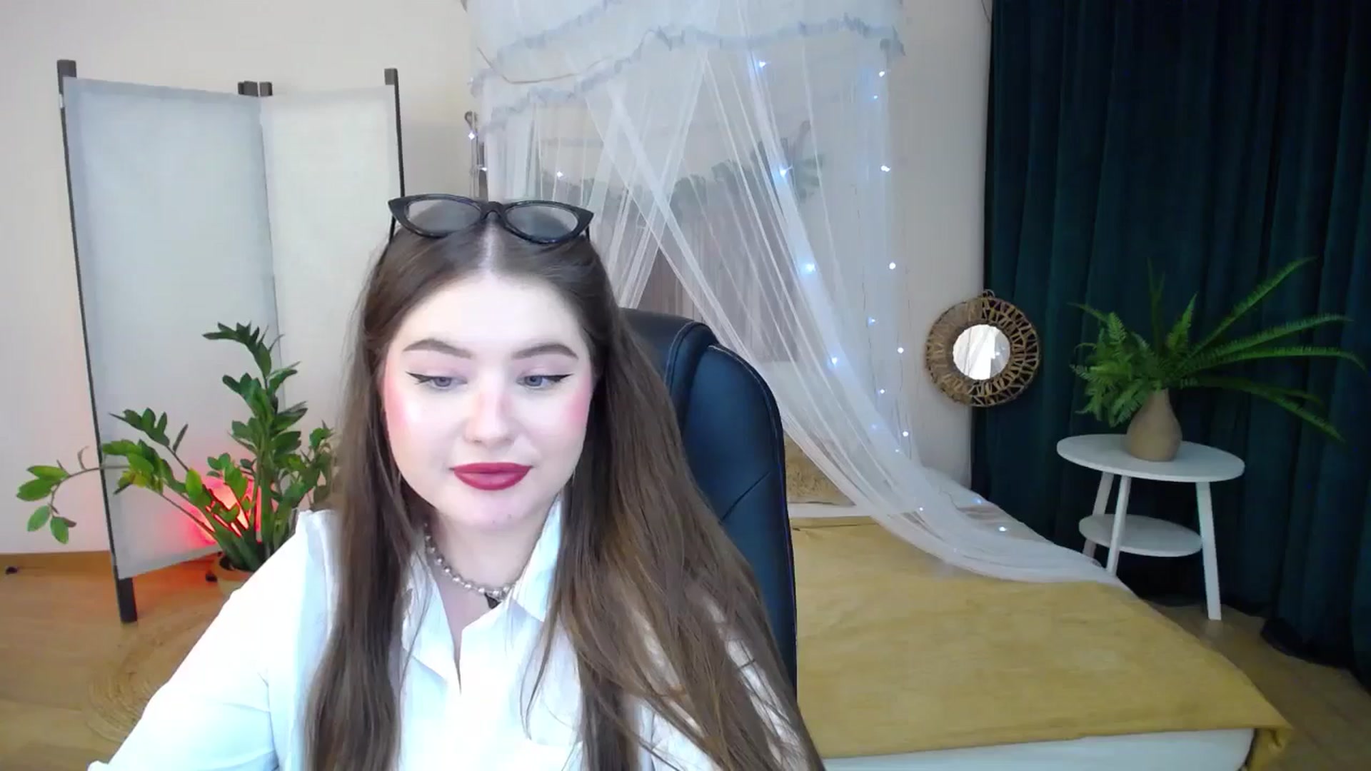 Gallery image thumbnail from AdmireMyEyes's myfreecams stream on, 01/22/2025, 24:20 image 18 of 20
