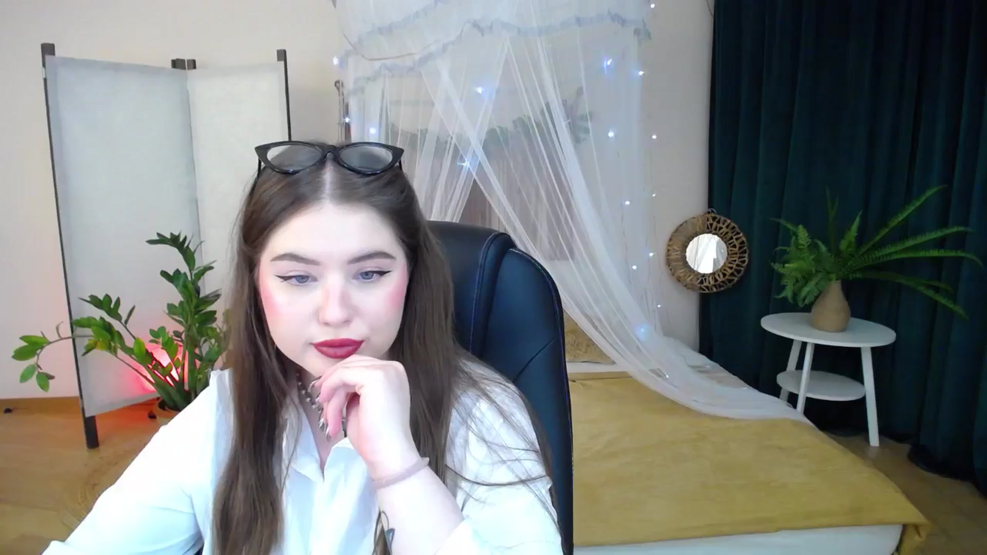 Gallery image thumbnail from AdmireMyEyes's myfreecams stream on, 01/22/2025, 24:20 image 14 of 20