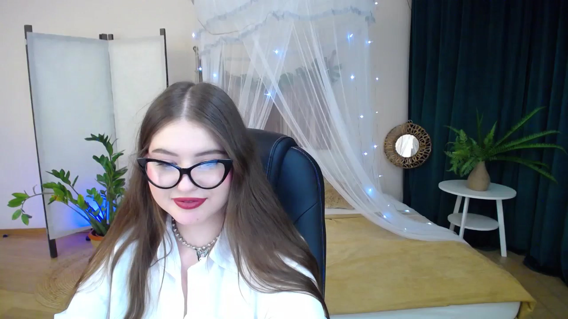 Gallery image thumbnail from AdmireMyEyes's myfreecams stream on, 01/22/2025, 24:20 image 2 of 20