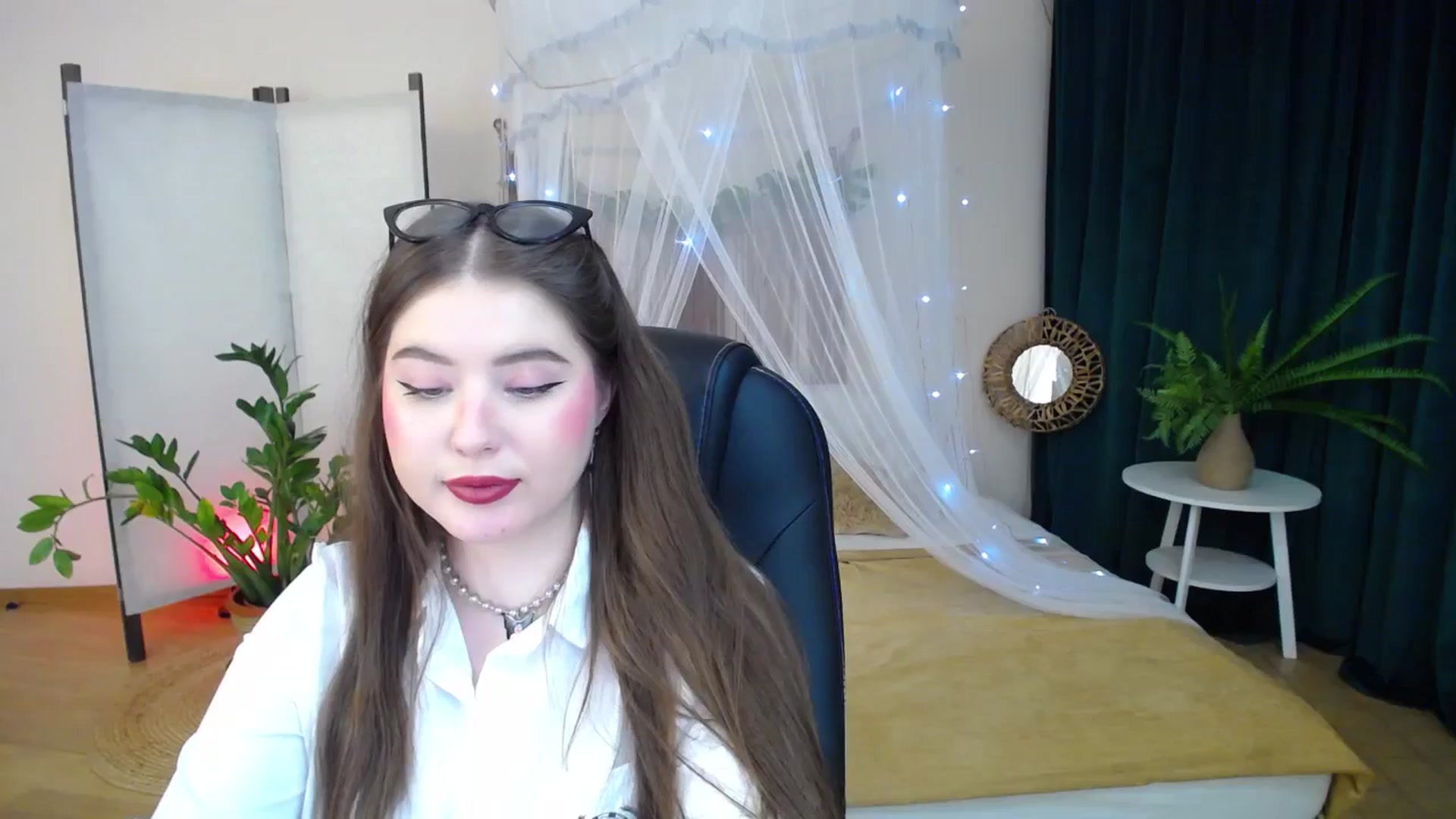 Gallery image thumbnail from AdmireMyEyes's myfreecams stream on, 01/22/2025, 24:20 image 15 of 20