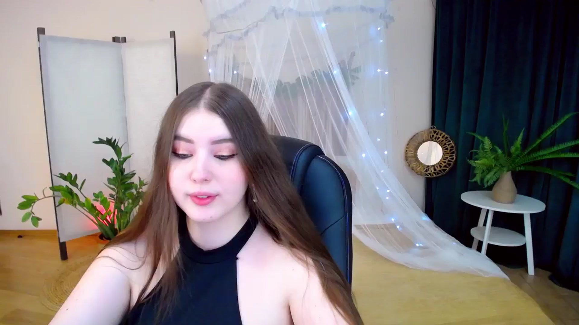Gallery image thumbnail from AdmireMyEyes's myfreecams stream on, 01/28/2025, 18:52 image 7 of 20