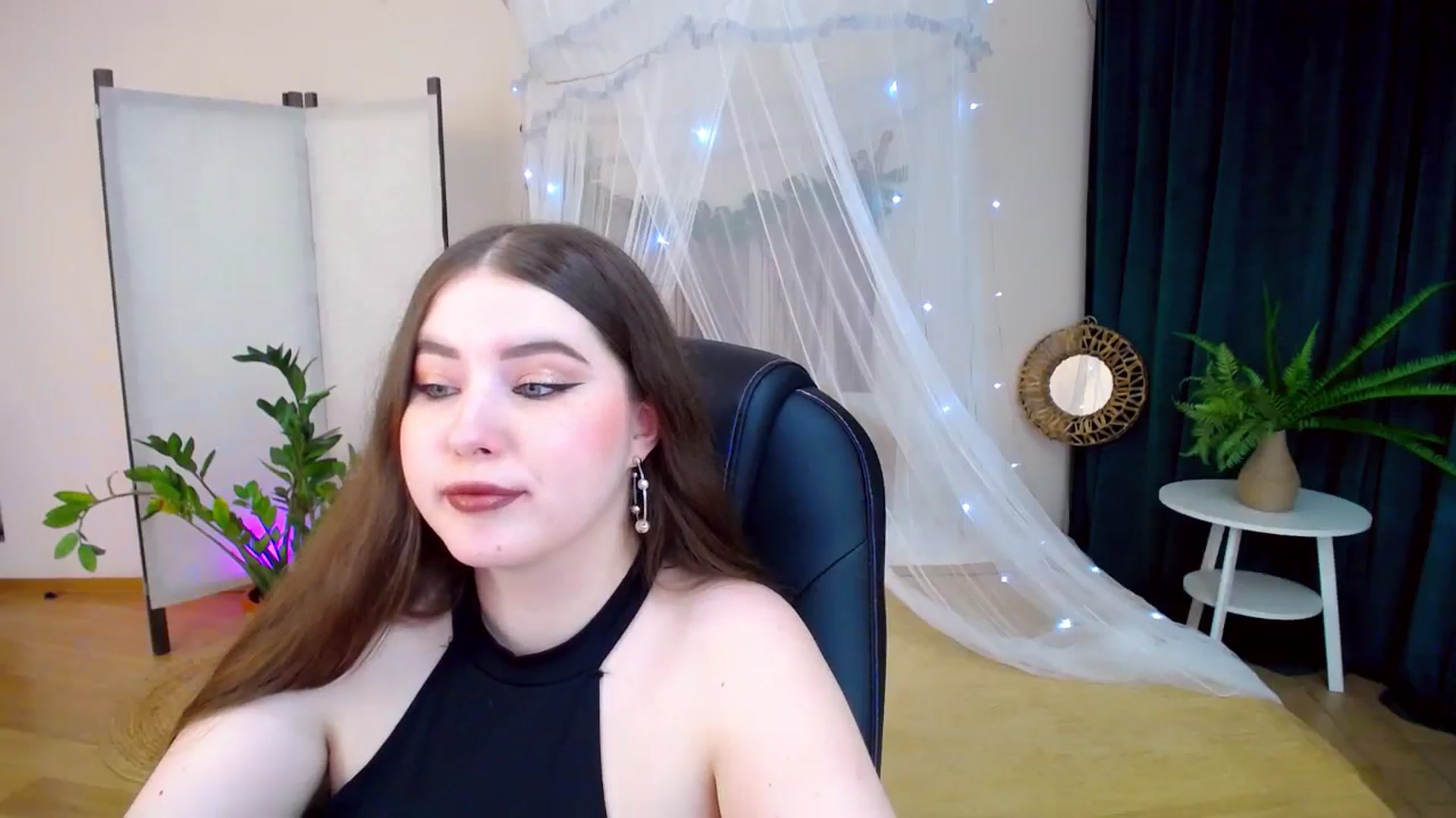 Gallery image thumbnail from AdmireMyEyes's myfreecams stream on, 01/28/2025, 18:52 image 12 of 20