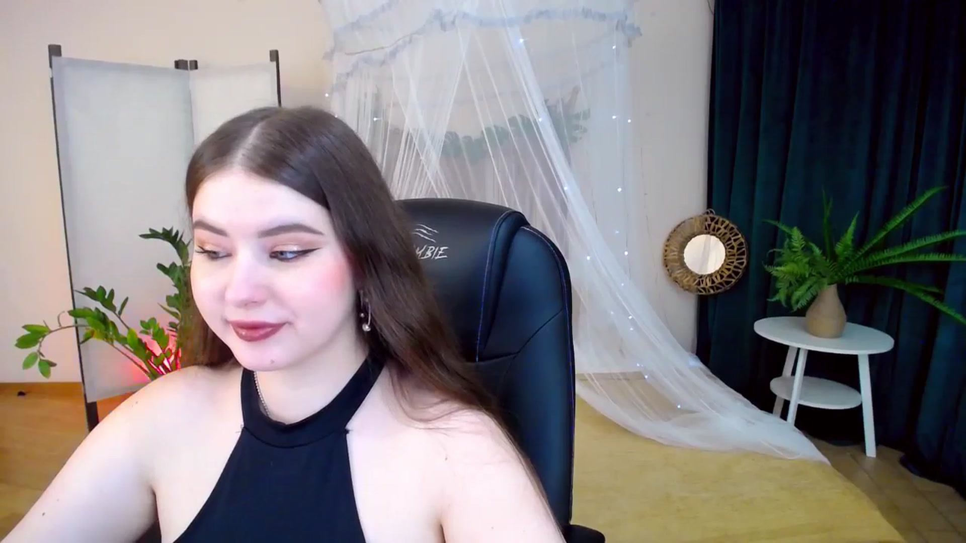 Gallery image thumbnail from AdmireMyEyes's myfreecams stream on, 01/28/2025, 19:46 image 19 of 20