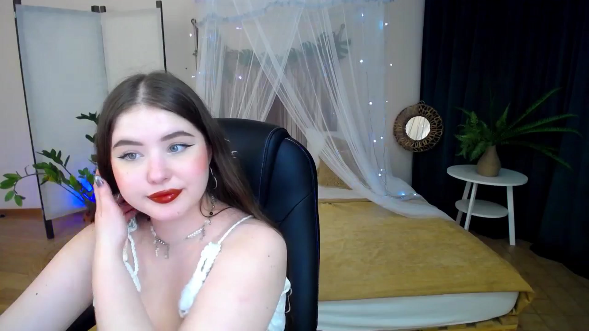 Gallery image thumbnail from AdmireMyEyes's myfreecams stream on, 02/04/2025, 07:46 image 8 of 20