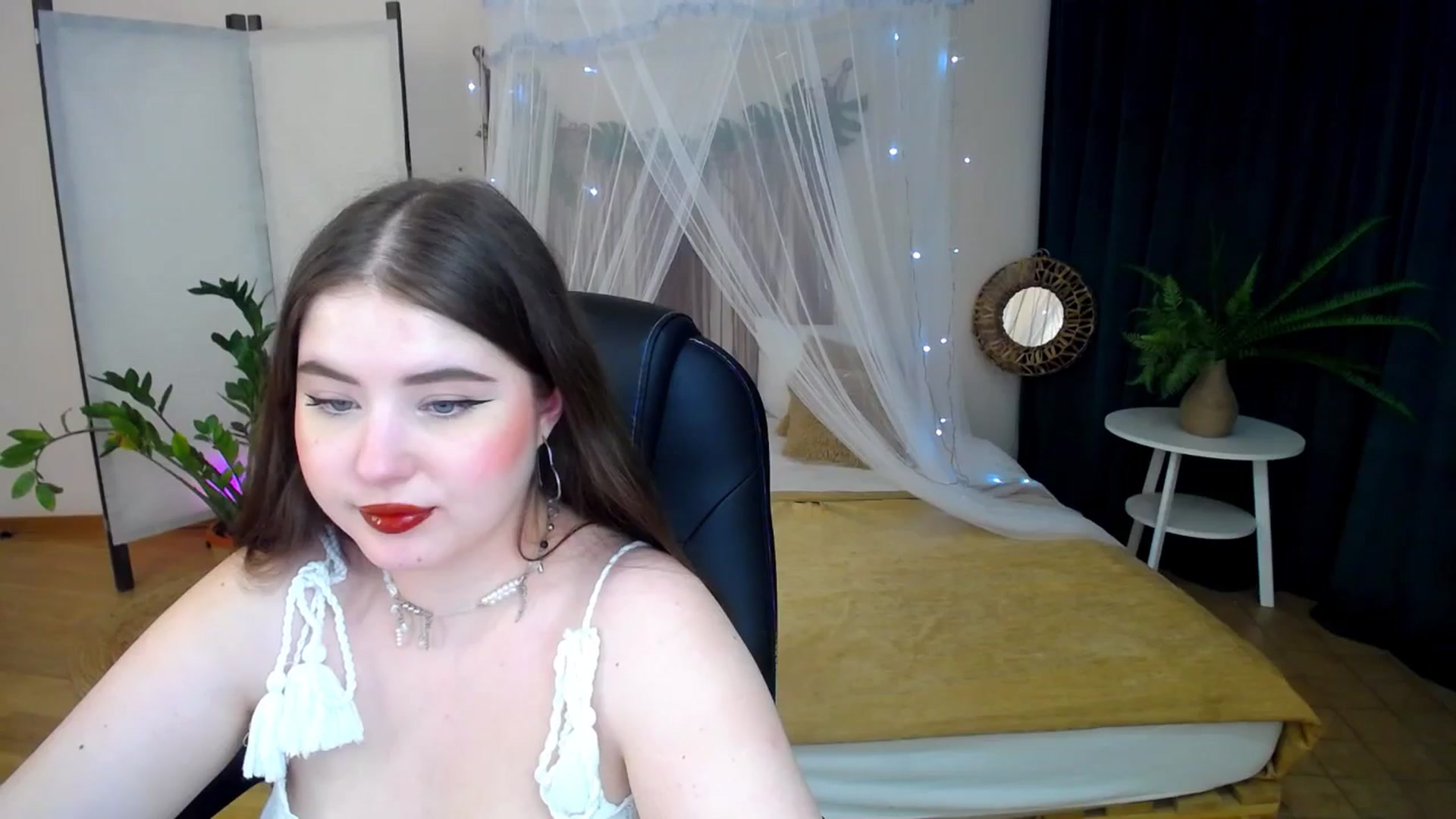 Gallery image thumbnail from AdmireMyEyes's myfreecams stream on, 02/04/2025, 07:46 image 6 of 20