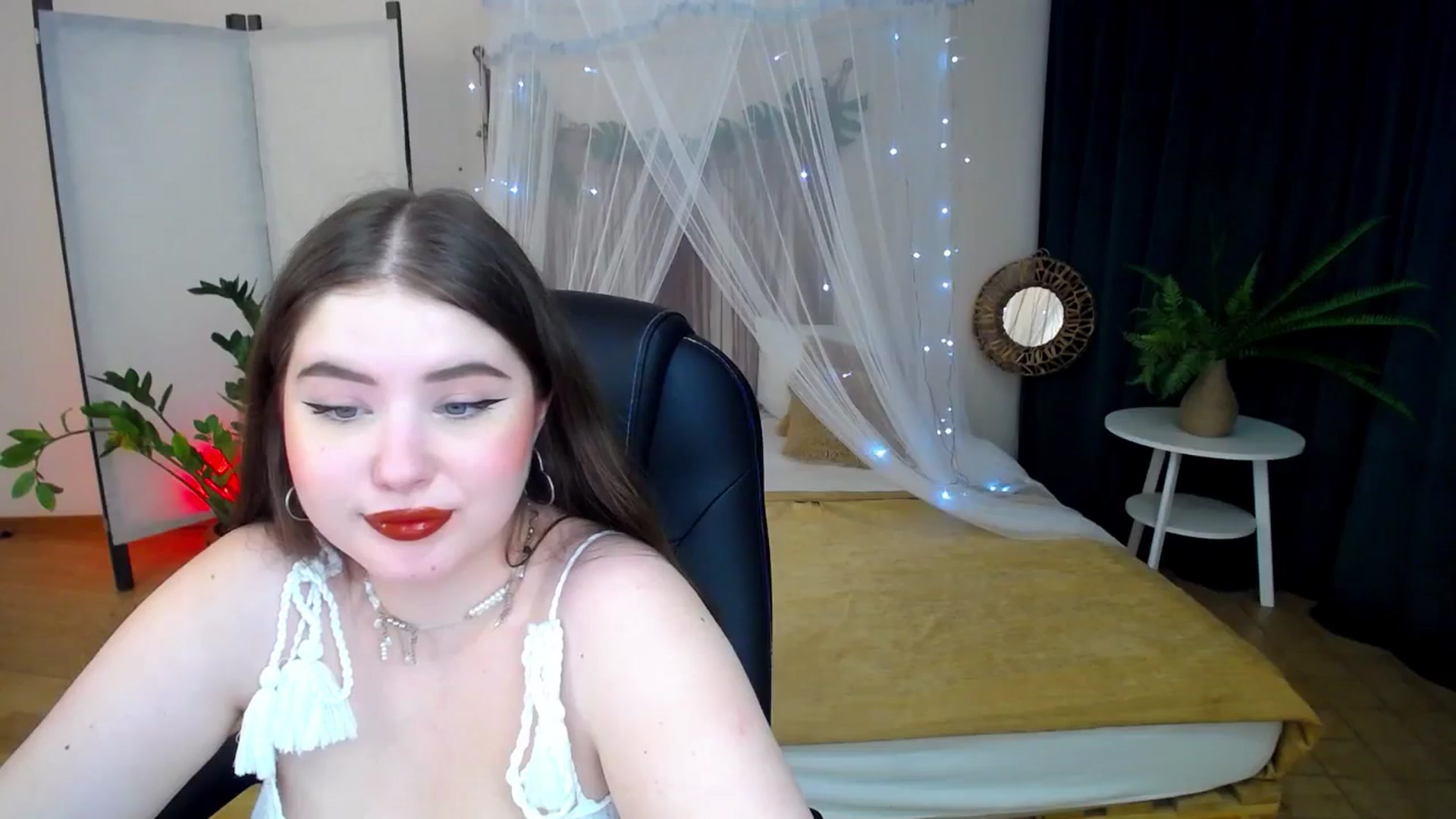 Gallery image thumbnail from AdmireMyEyes's myfreecams stream on, 02/04/2025, 07:46 image 4 of 20