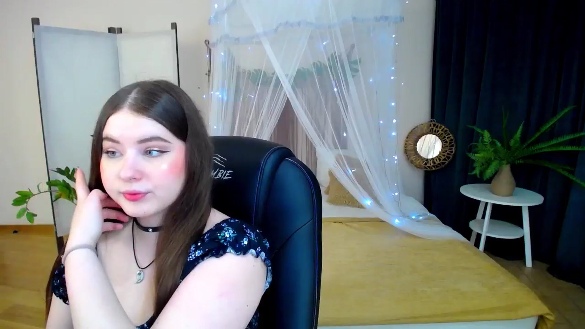 Gallery image thumbnail from AdmireMyEyes's myfreecams stream on, 02/06/2025, 18:41 image 3 of 20