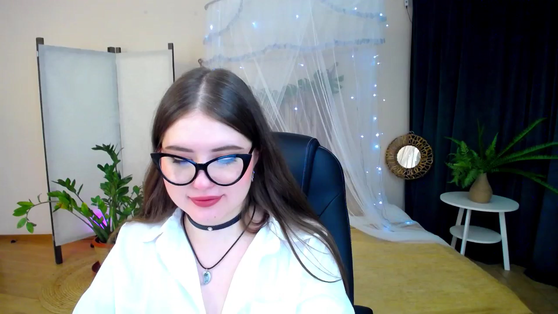 Gallery image thumbnail from AdmireMyEyes's myfreecams stream on, 02/07/2025, 01:17 image 13 of 20