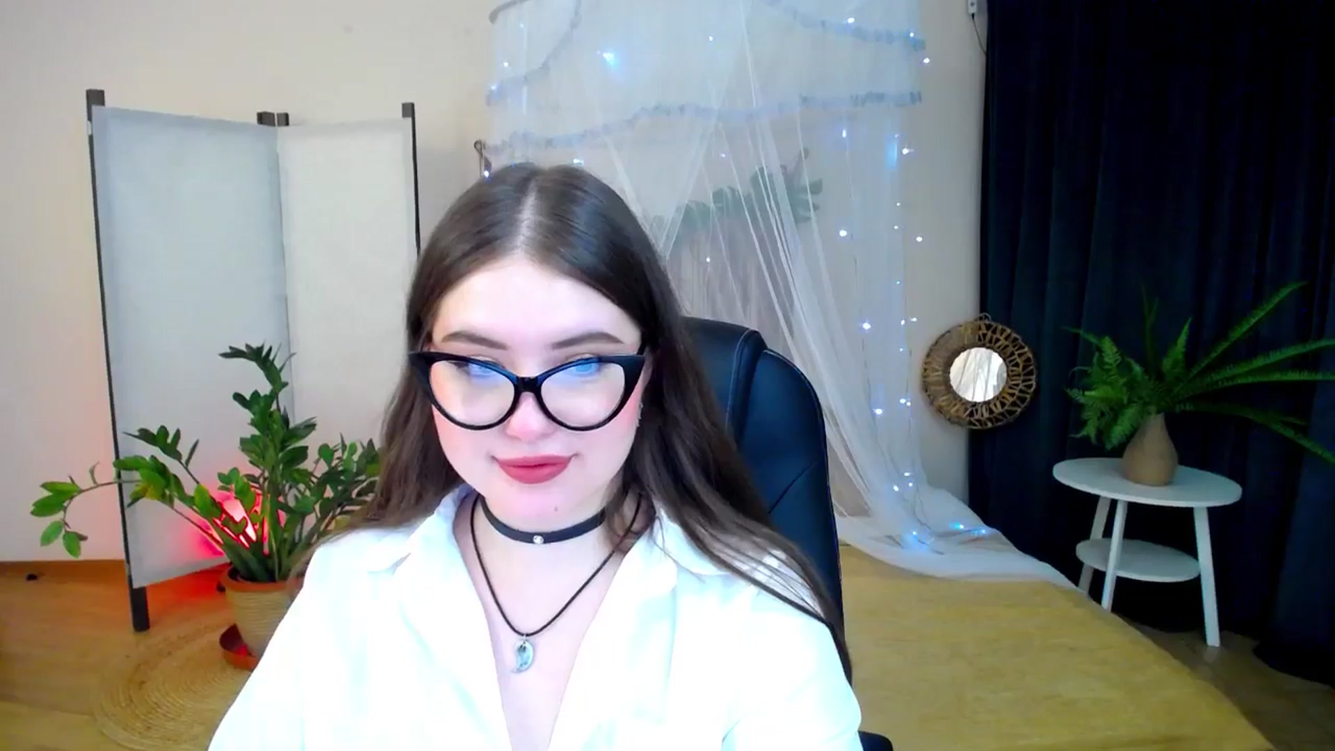 Gallery image thumbnail from AdmireMyEyes's myfreecams stream on, 02/07/2025, 01:17 image 12 of 20