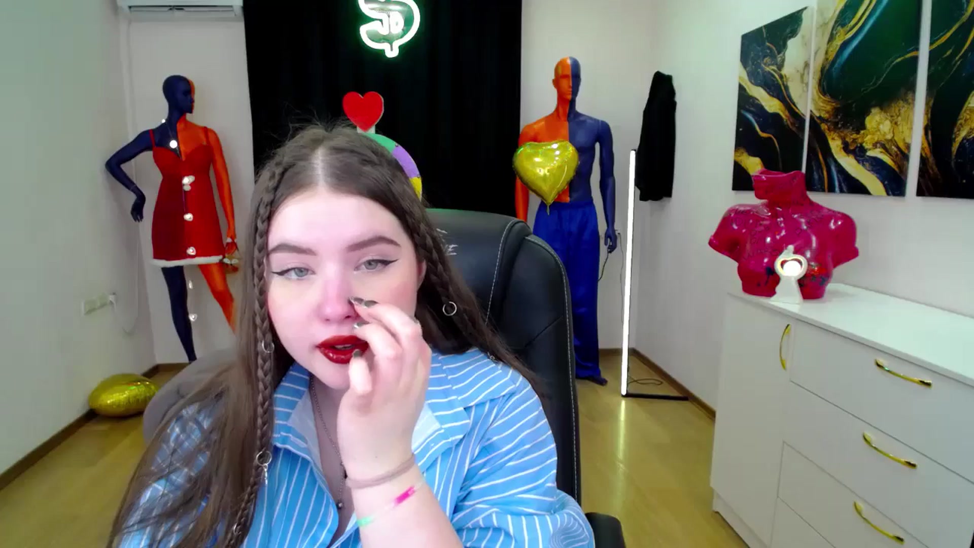 Gallery image thumbnail from AdmireMyEyes's myfreecams stream on, 02/13/2025, 09:56 image 17 of 20