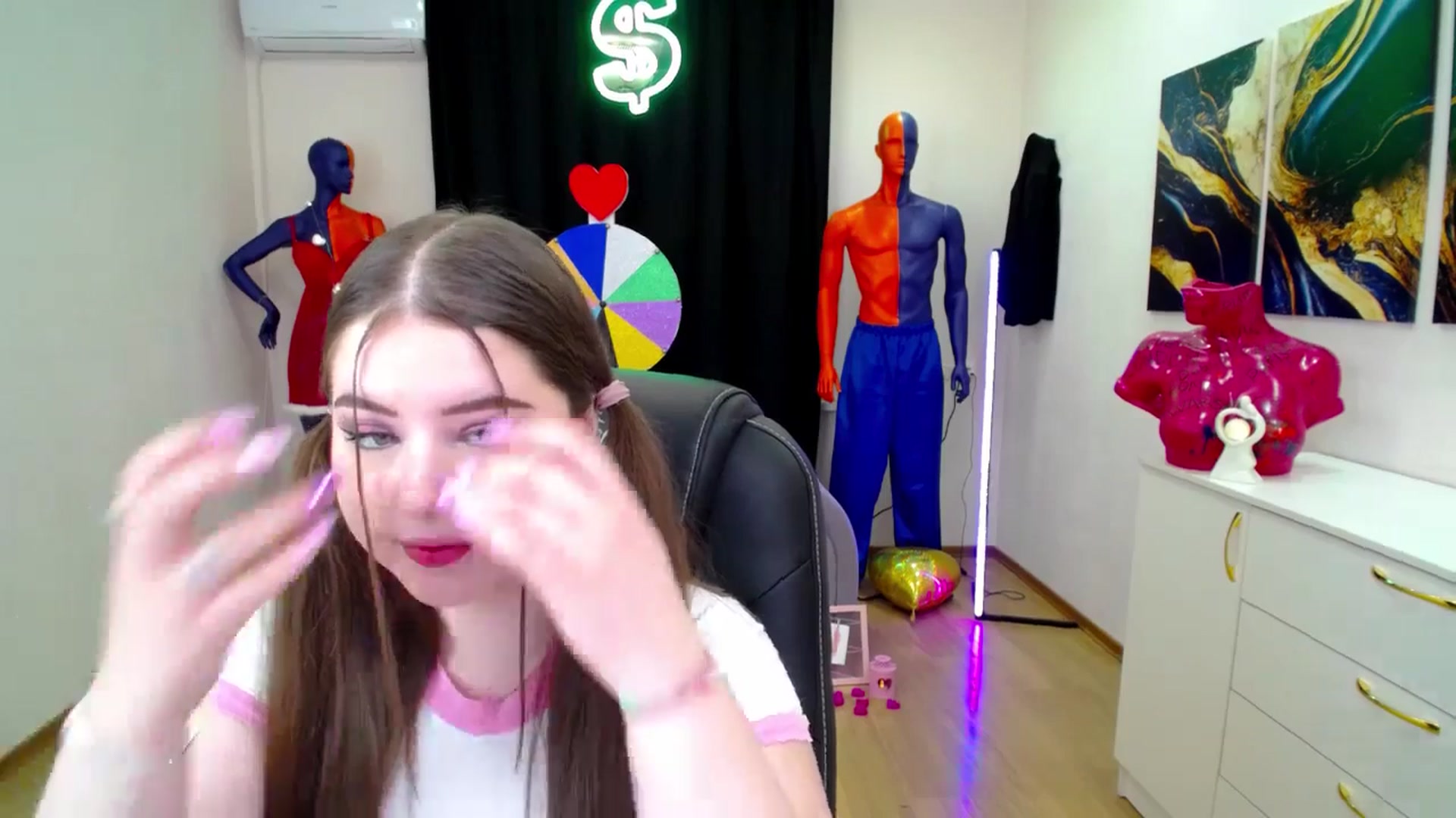 Gallery image thumbnail from AdmireMyEyes's myfreecams stream on, 02/16/2025, 19:46 image 2 of 20