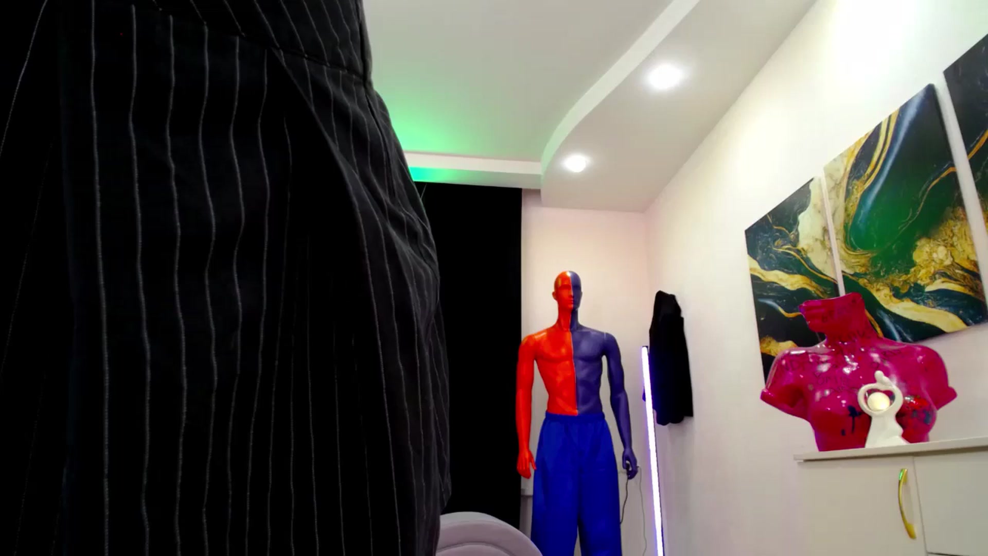 Gallery image thumbnail from AdmireMyEyes's myfreecams stream on, 02/16/2025, 19:46 image 15 of 20
