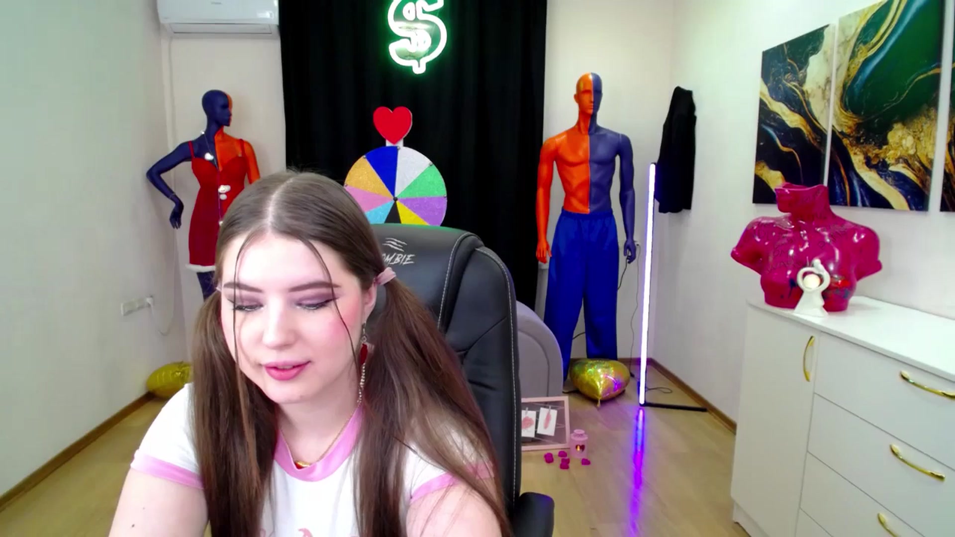 Gallery image thumbnail from AdmireMyEyes's myfreecams stream on, 02/16/2025, 19:46 image 6 of 20