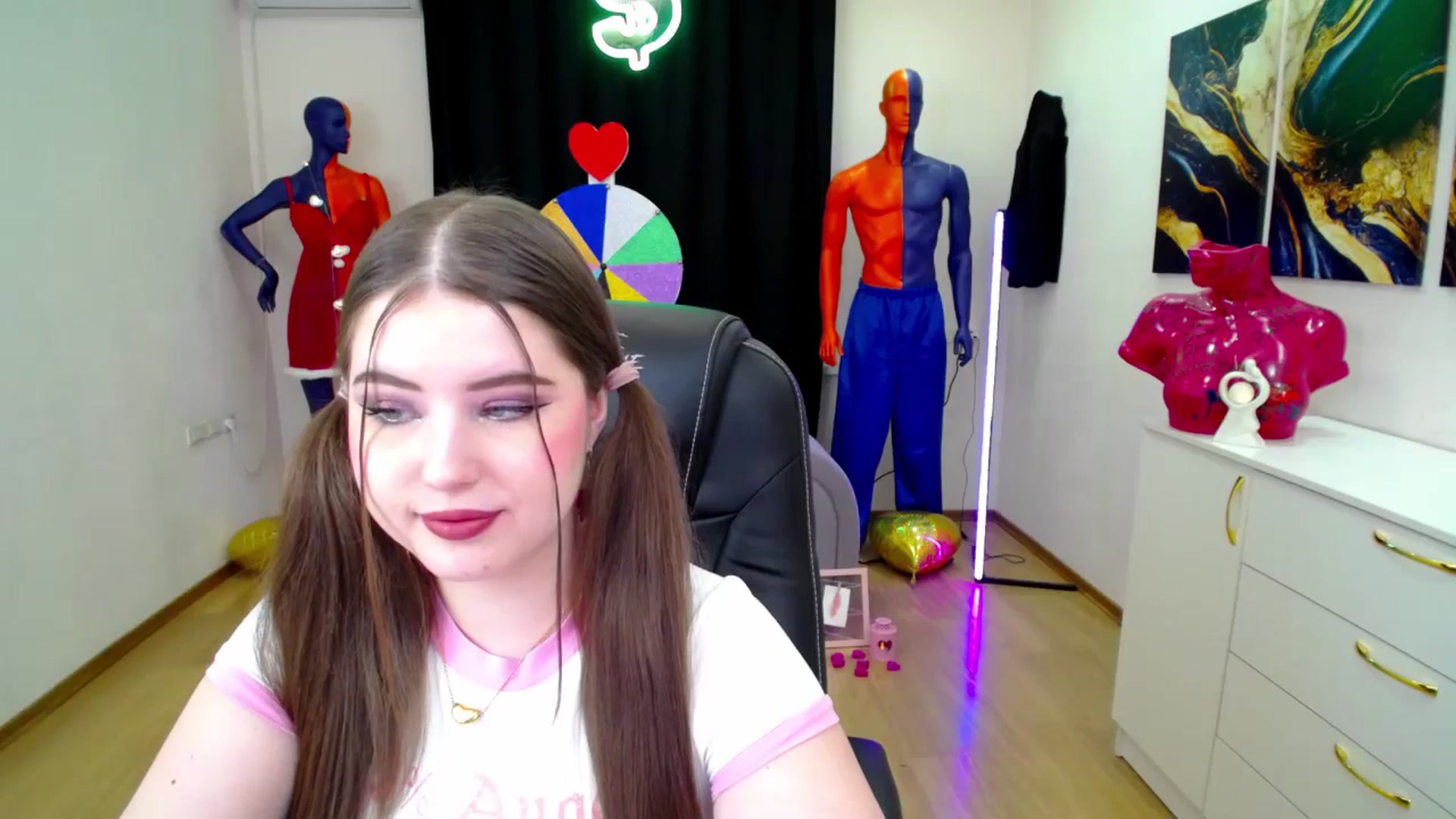 Gallery image thumbnail from AdmireMyEyes's myfreecams stream on, 02/16/2025, 20:35 image 4 of 20