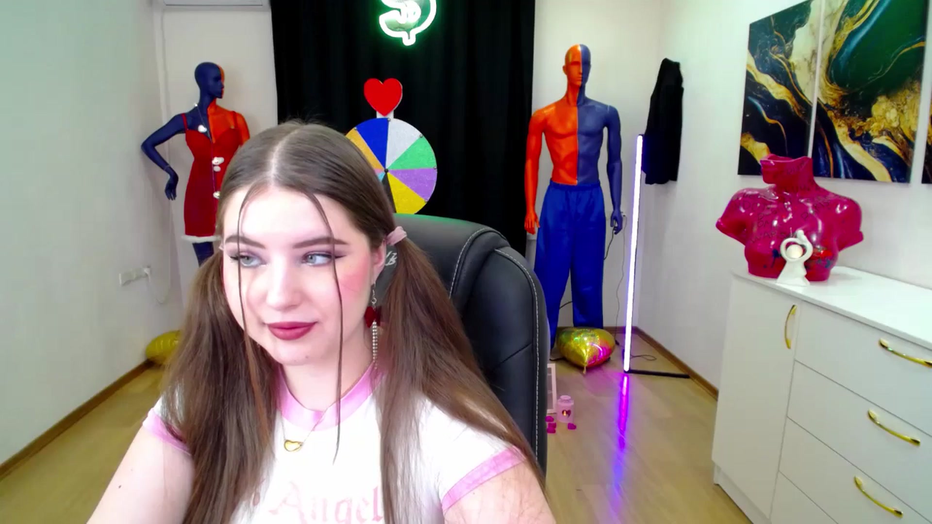 Gallery image thumbnail from AdmireMyEyes's myfreecams stream on, 02/16/2025, 20:35 image 13 of 20