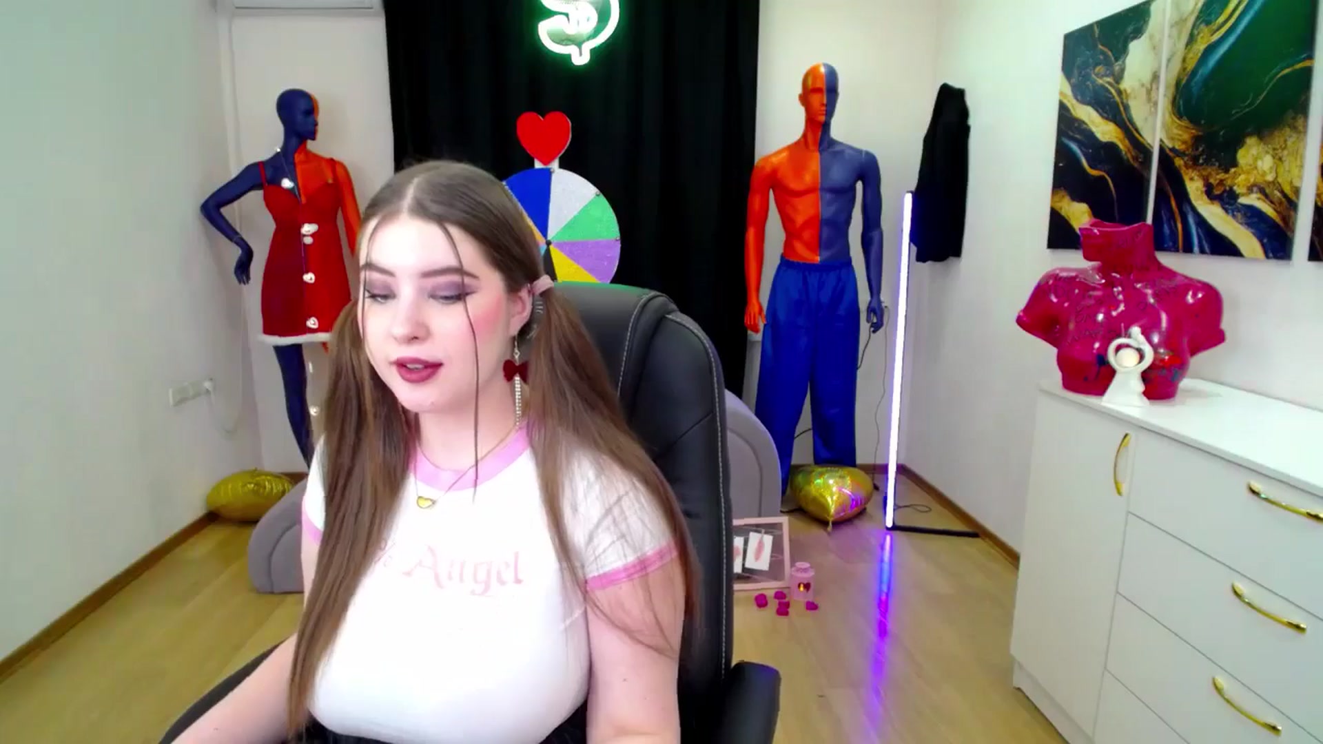 Gallery image thumbnail from AdmireMyEyes's myfreecams stream on, 02/16/2025, 20:35 image 8 of 20